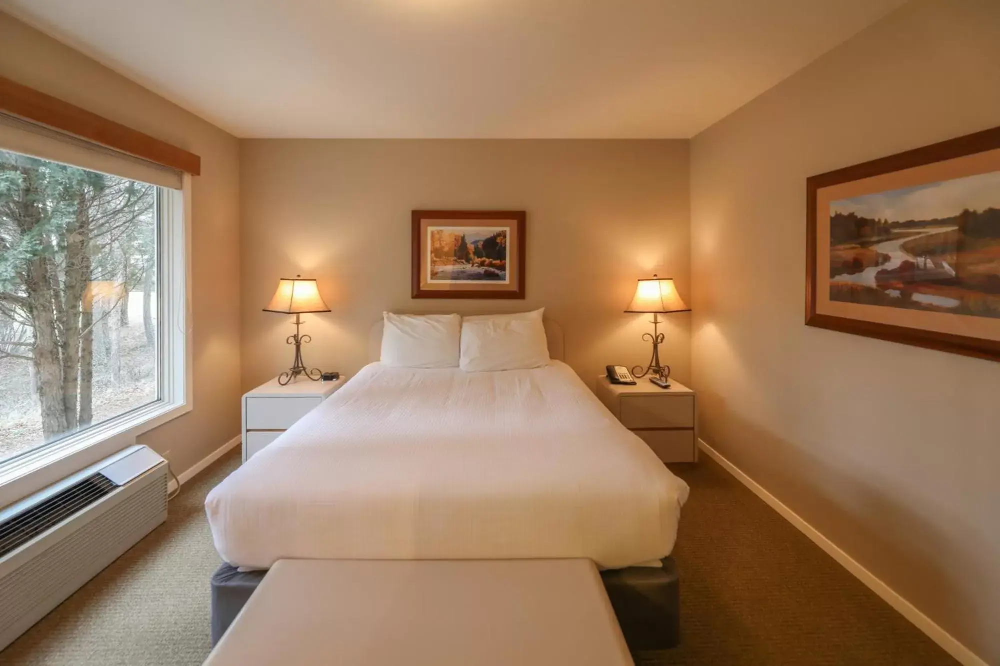 Bedroom, Bed in Meadow Lake Resort & Condos