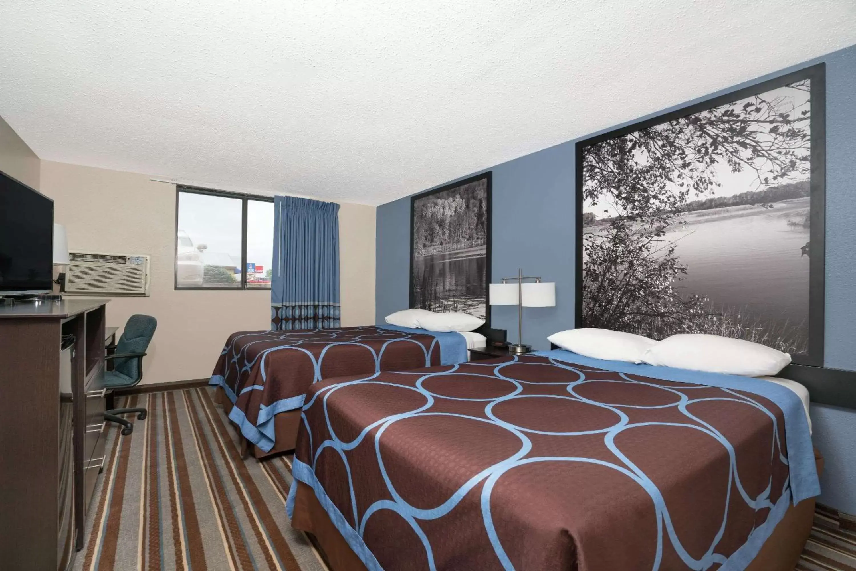 Photo of the whole room, Bed in Super 8 by Wyndham Willmar