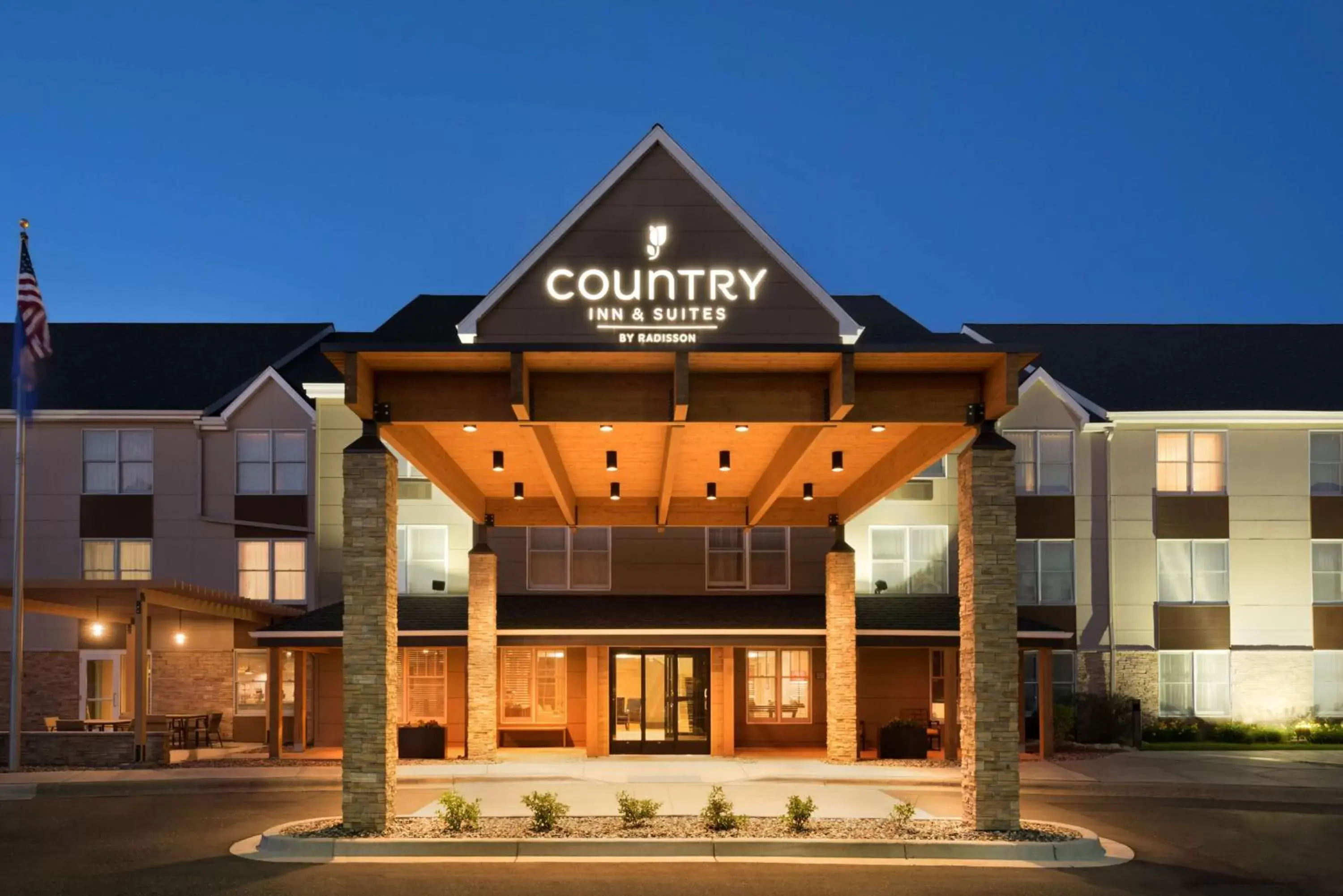 Property building in Country Inn & Suites by Radisson, Minneapolis West, MN