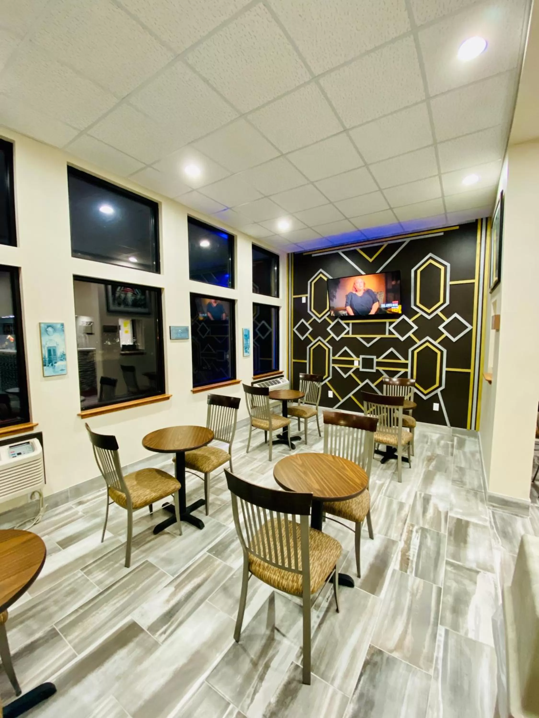 Restaurant/places to eat in Super 8 by Wyndham Winona MN