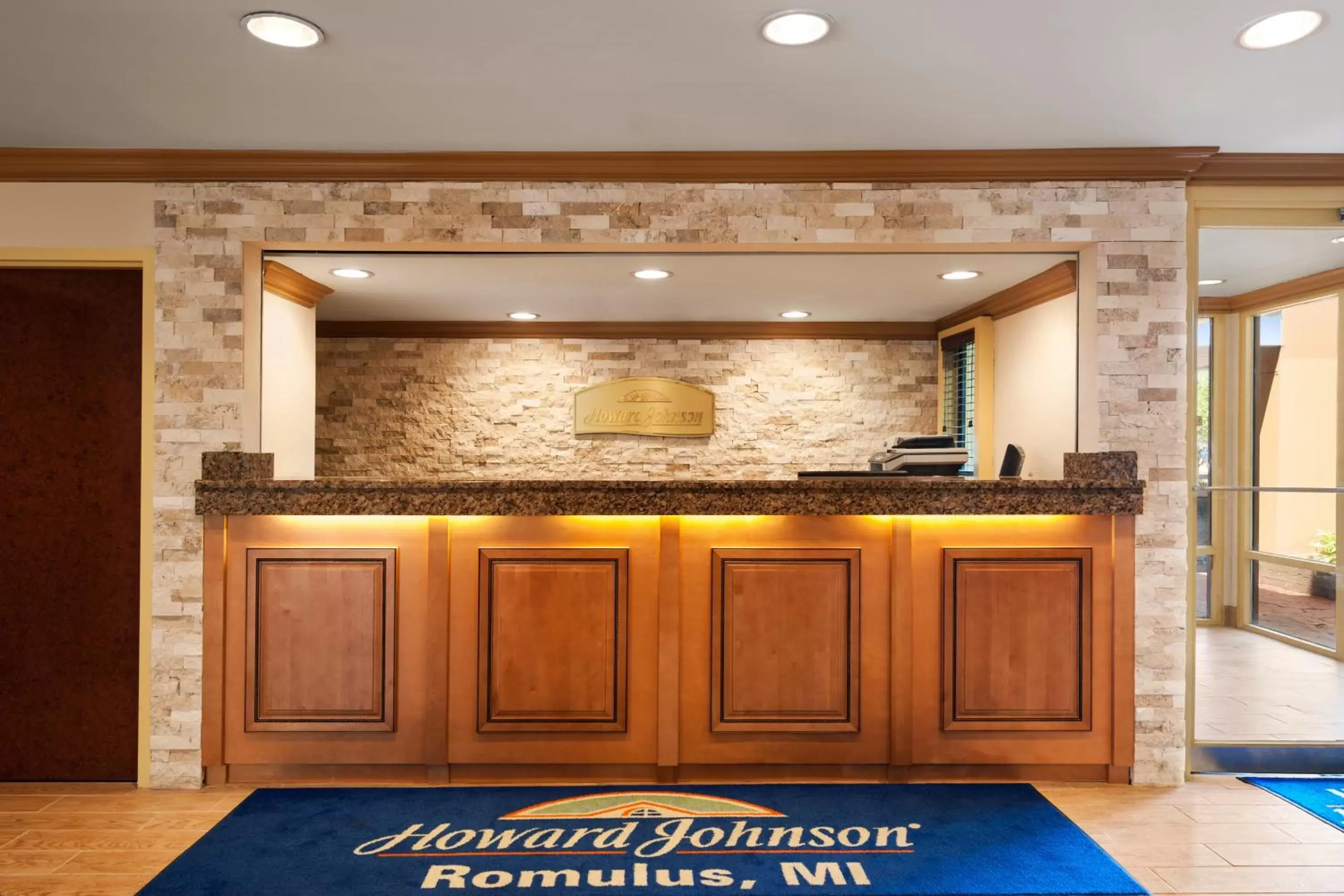 Lobby or reception, Lobby/Reception in Howard Johnson by Wyndham Romulus Detroit Metro Airport