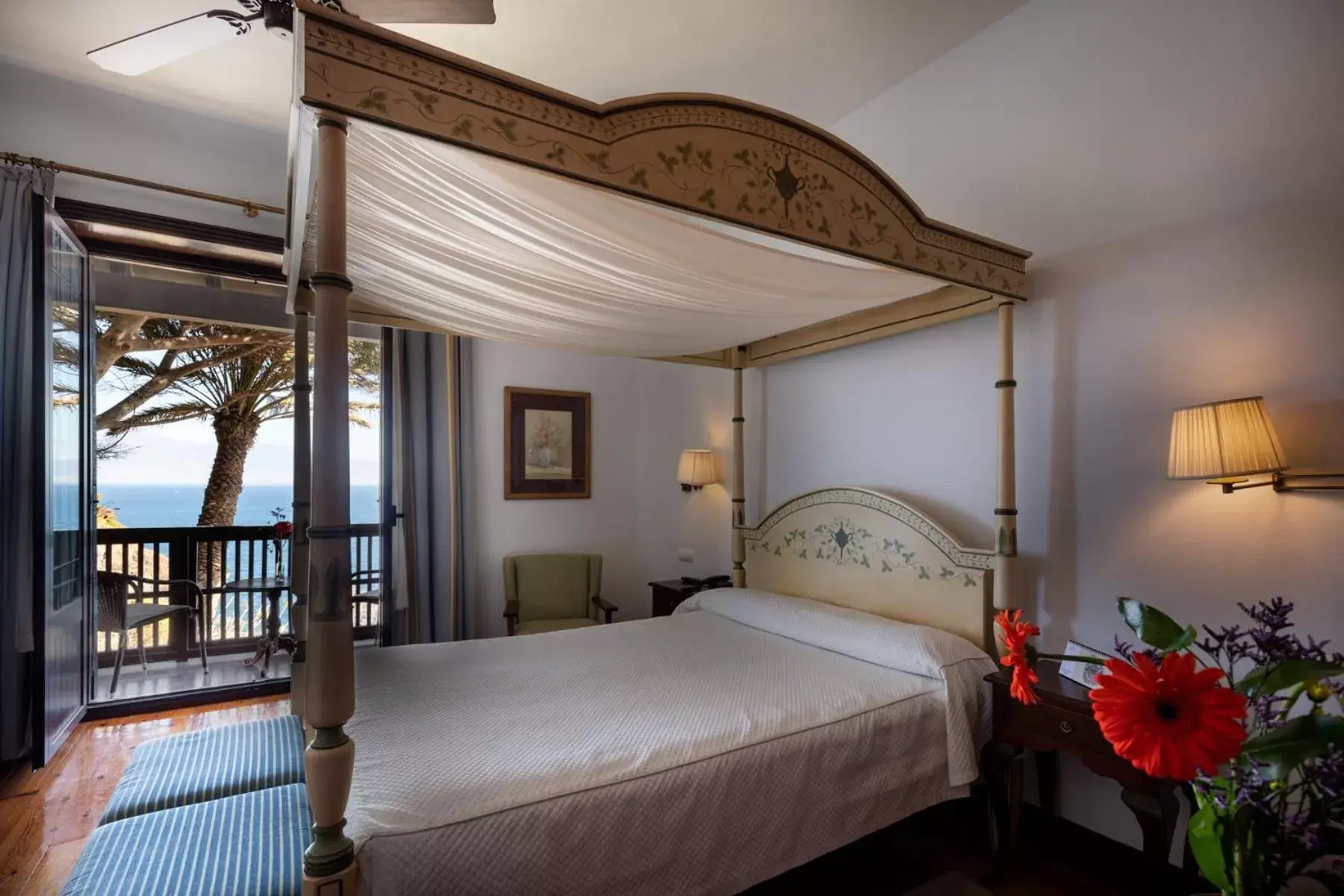 Photo of the whole room, Bed in Parador de La Gomera