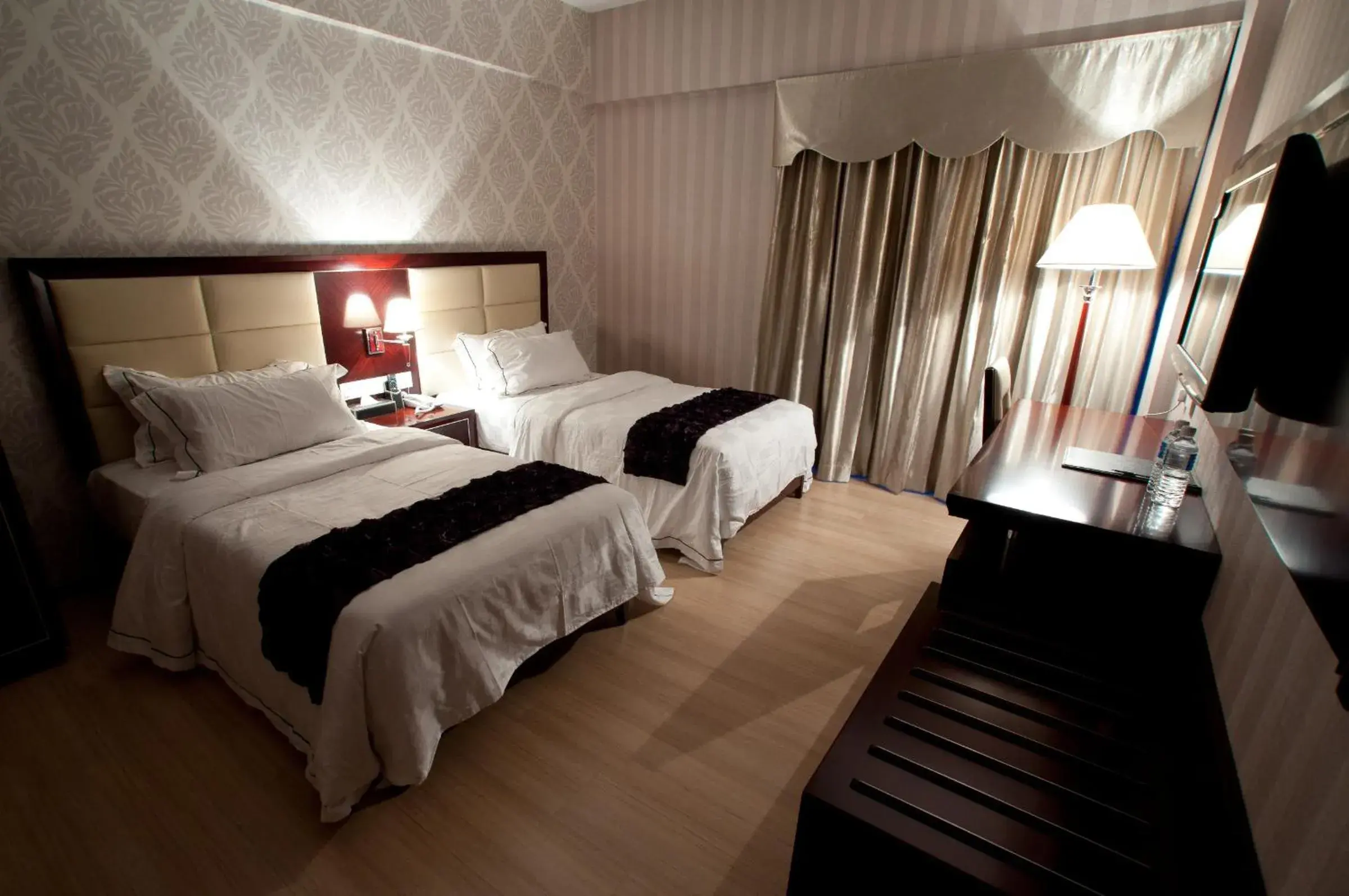 Bedroom, Bed in Pariss Hotel