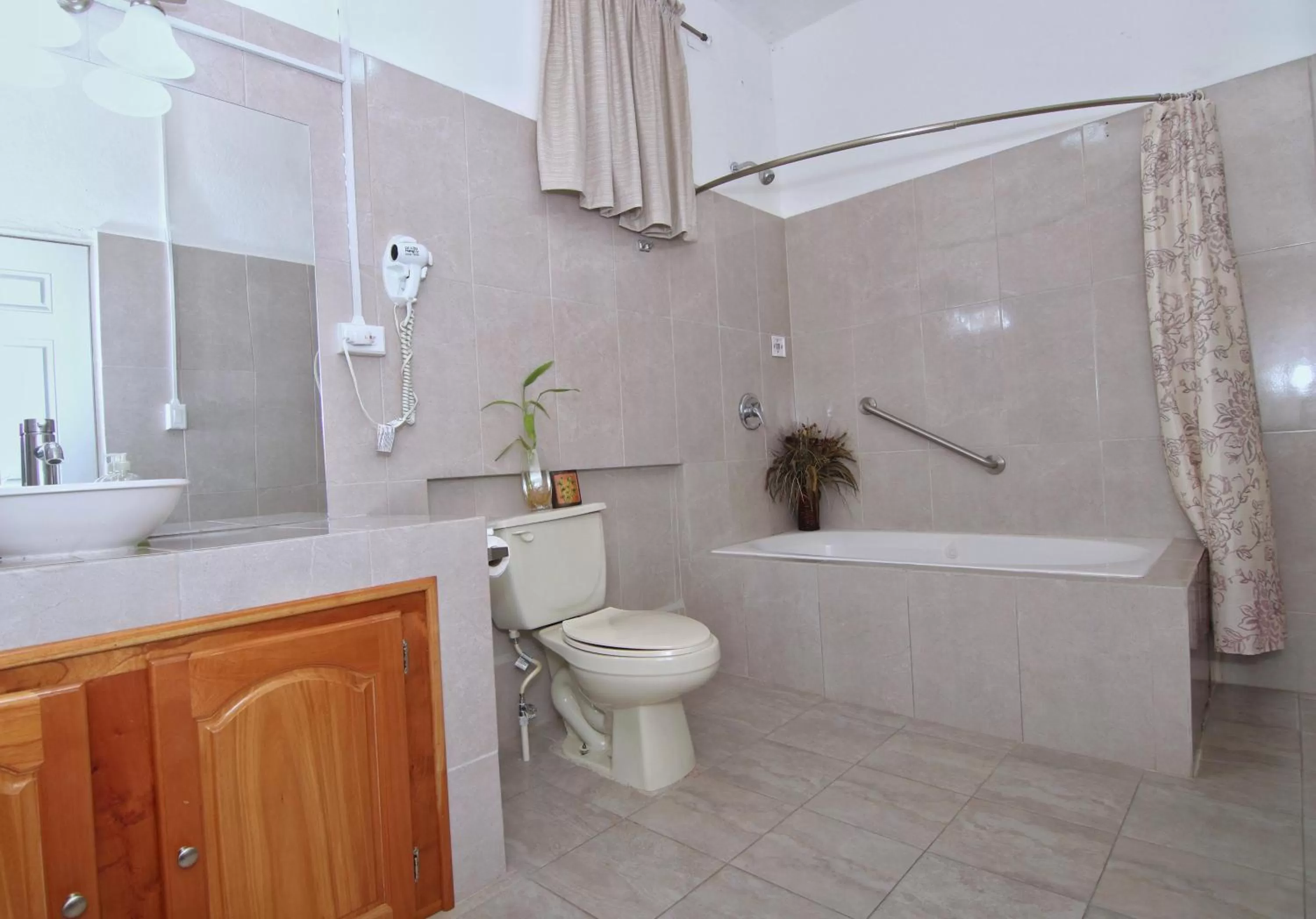 Bathroom in Rainforest Haven Inn