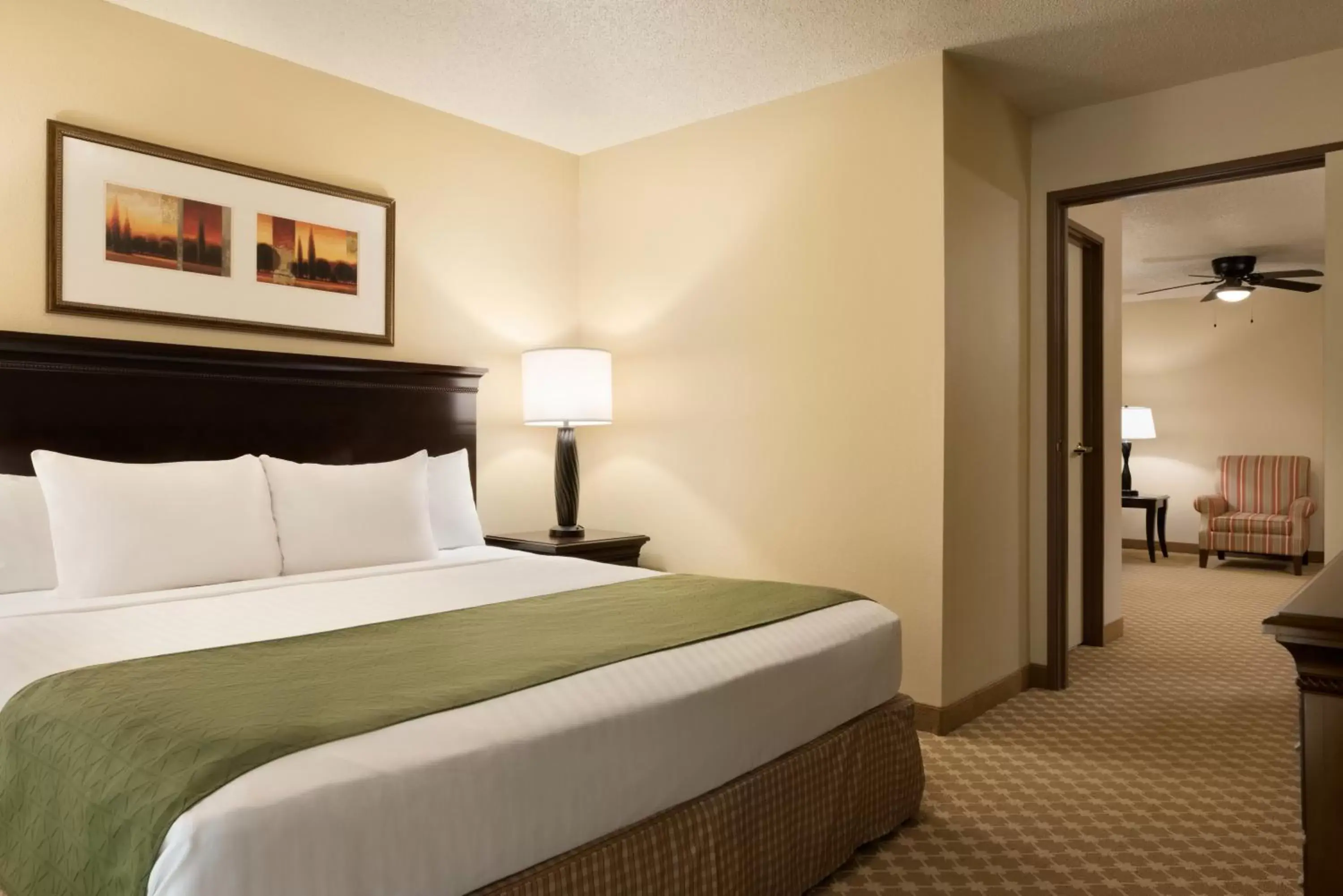 Bed in Country Inn & Suites by Radisson, Chanhassen, MN