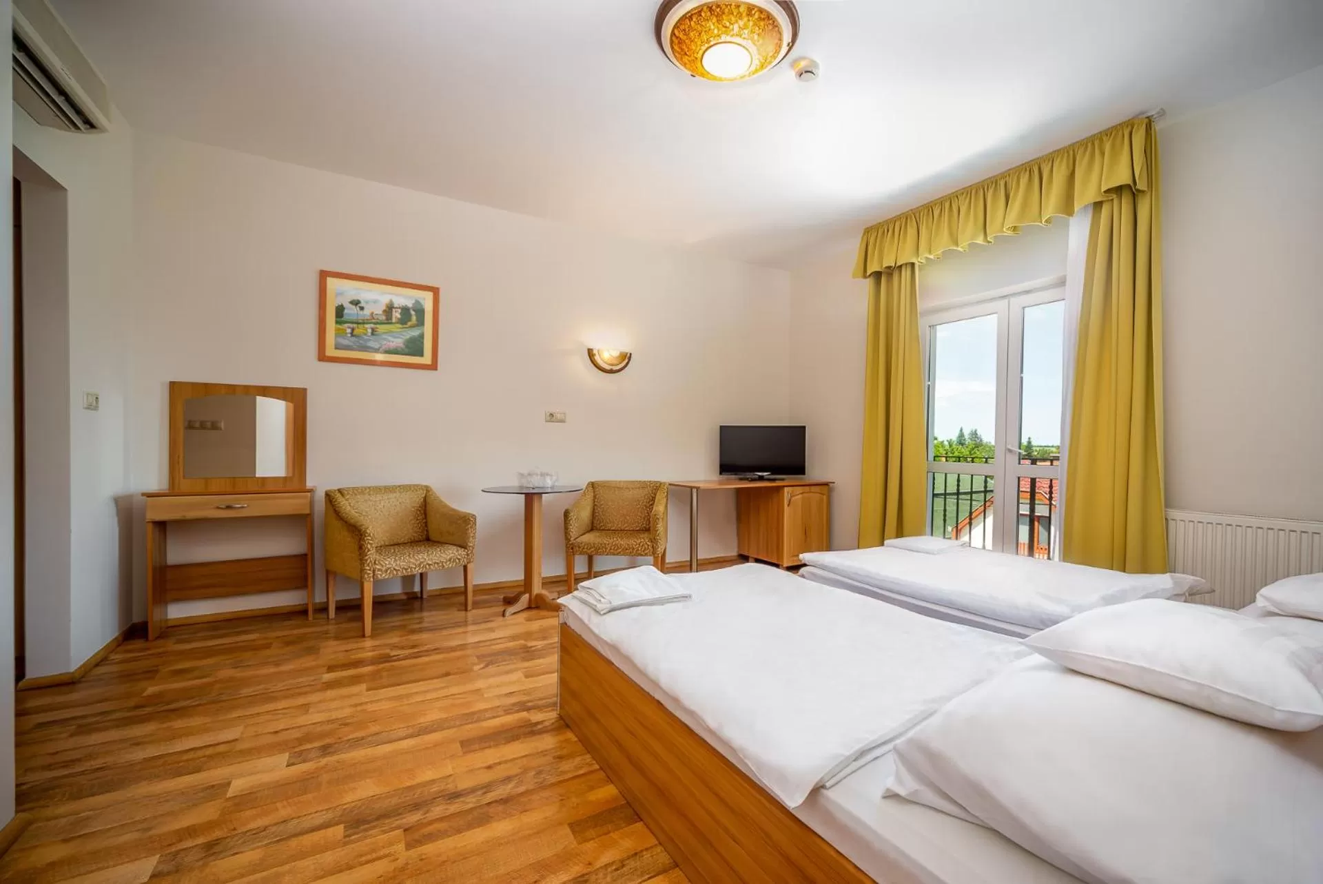 Photo of the whole room, Bed in Nefelejcs Hotel