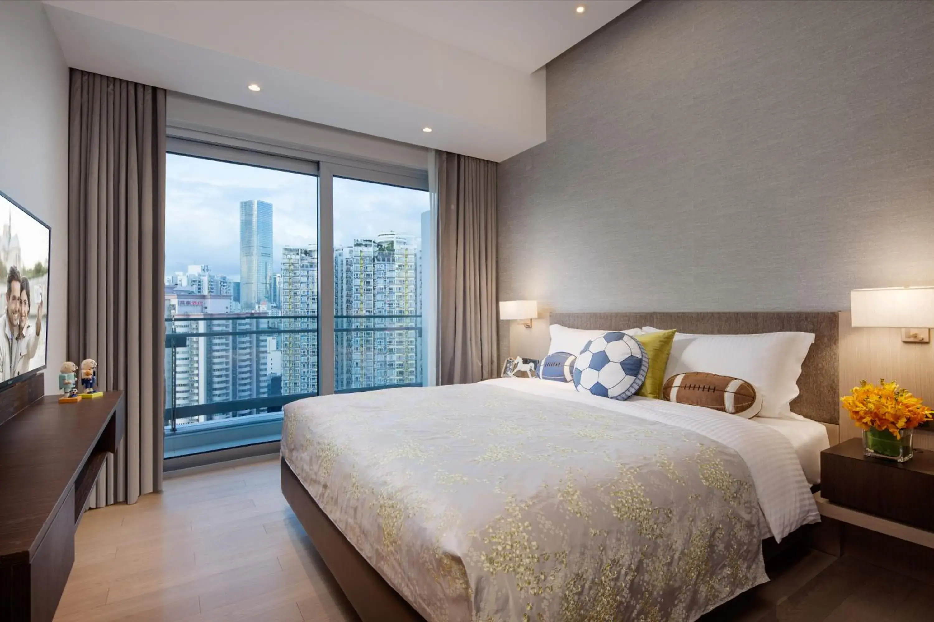 Bedroom in Ascott Raffles City Shenzhen