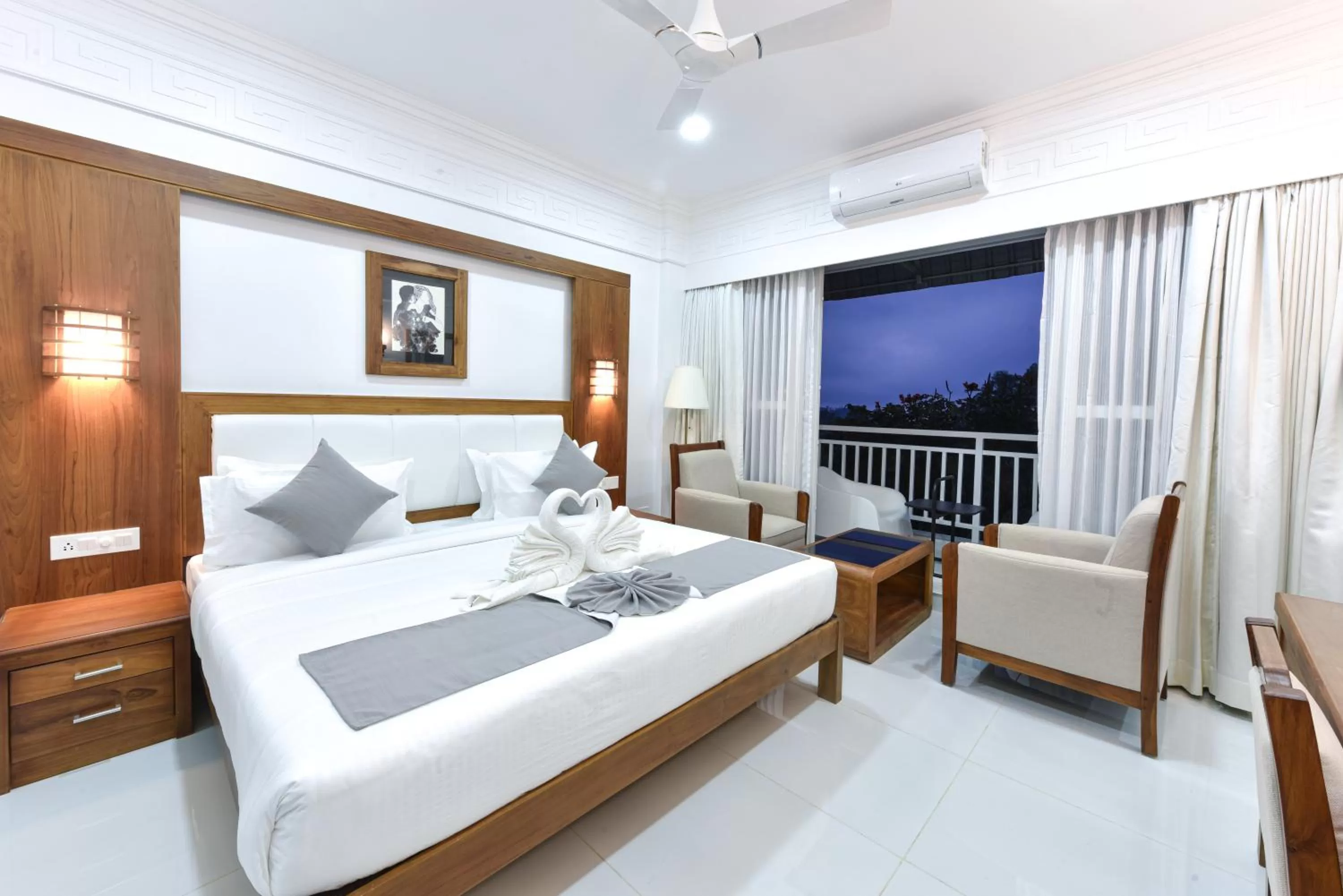 Photo of the whole room, Bed in HOTEL WHITE HOUSE, Munnar