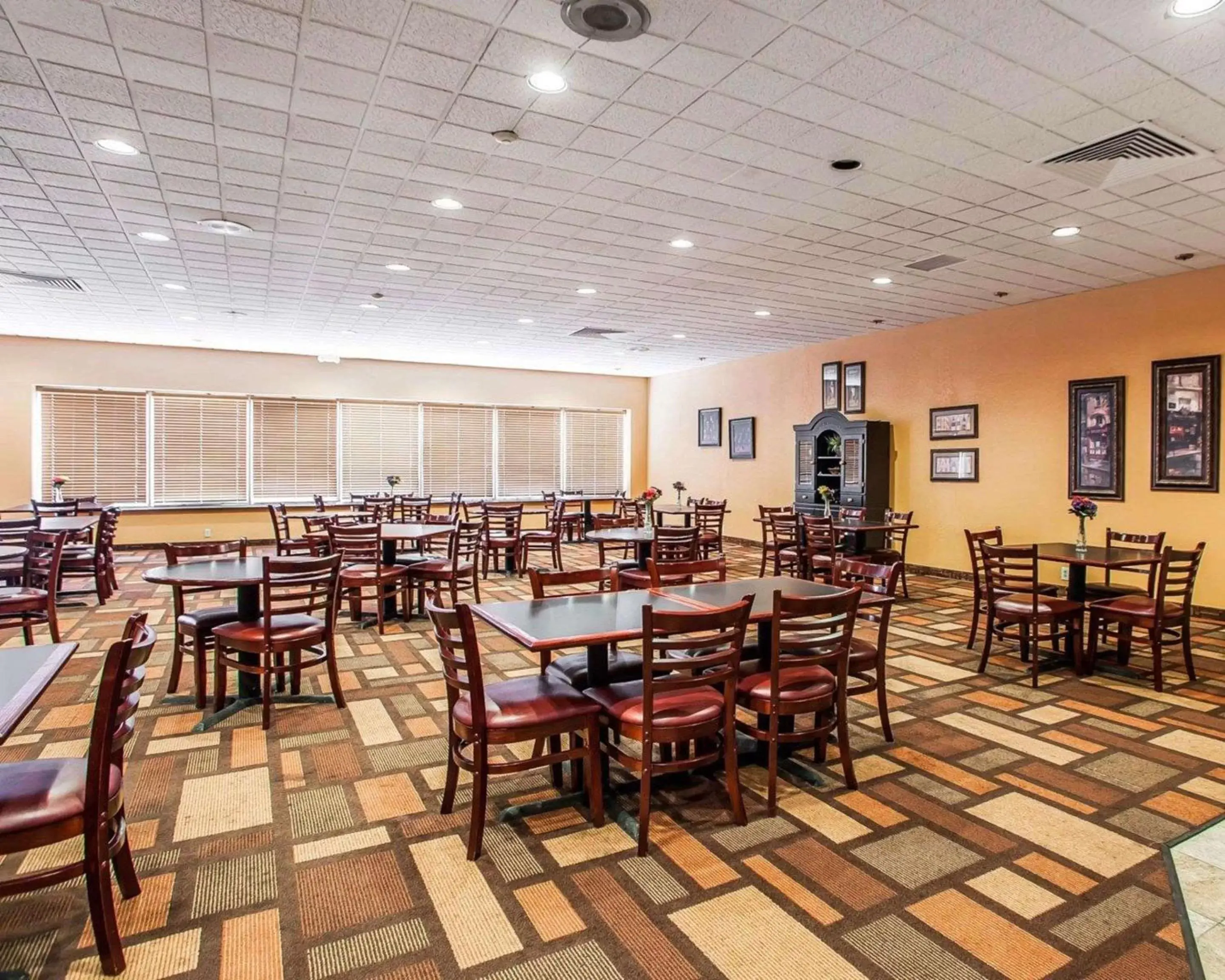 Restaurant/Places to Eat in Quality Inn Fort Dodge