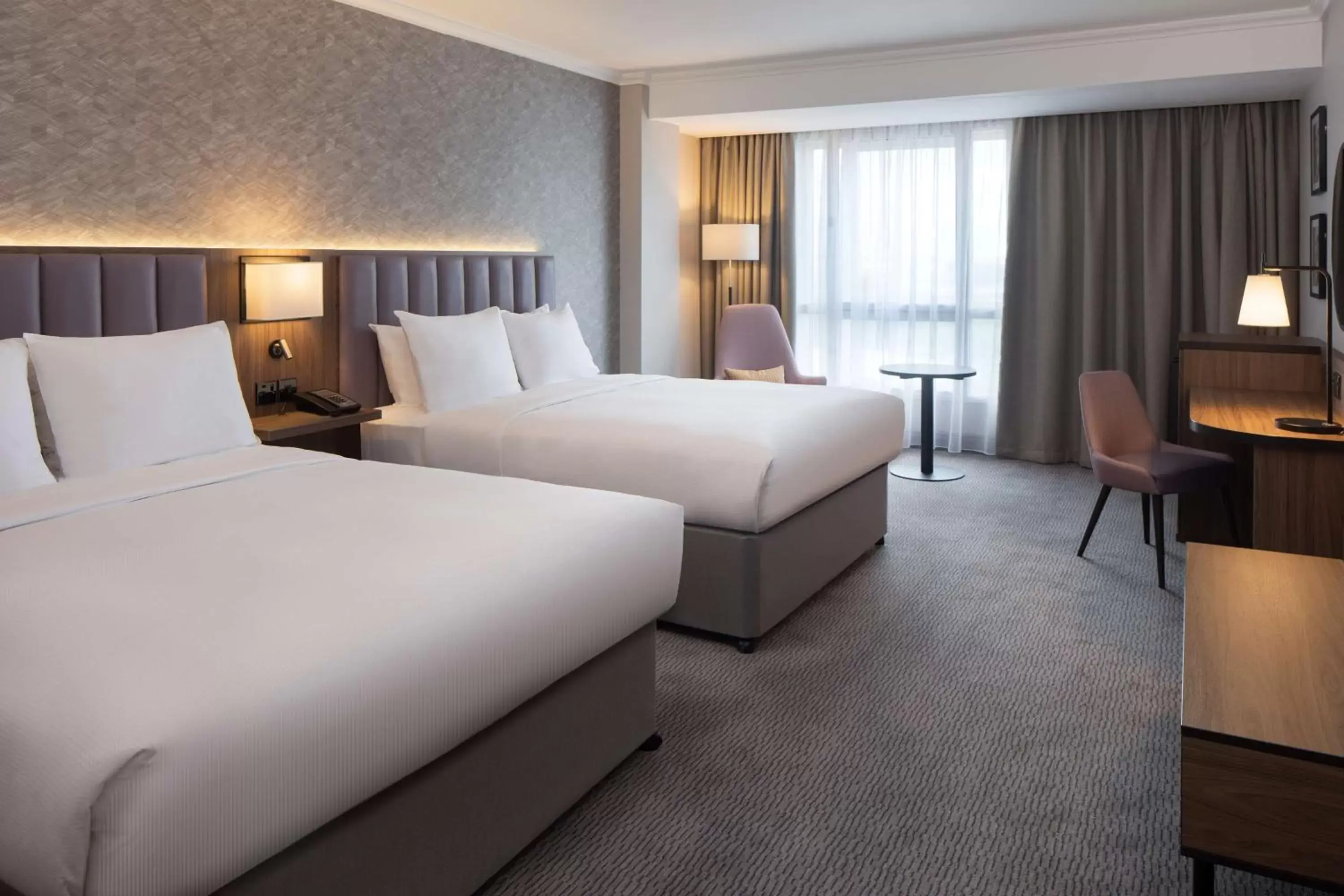 Bedroom, Bed in DoubleTree by Hilton Dartford Bridge