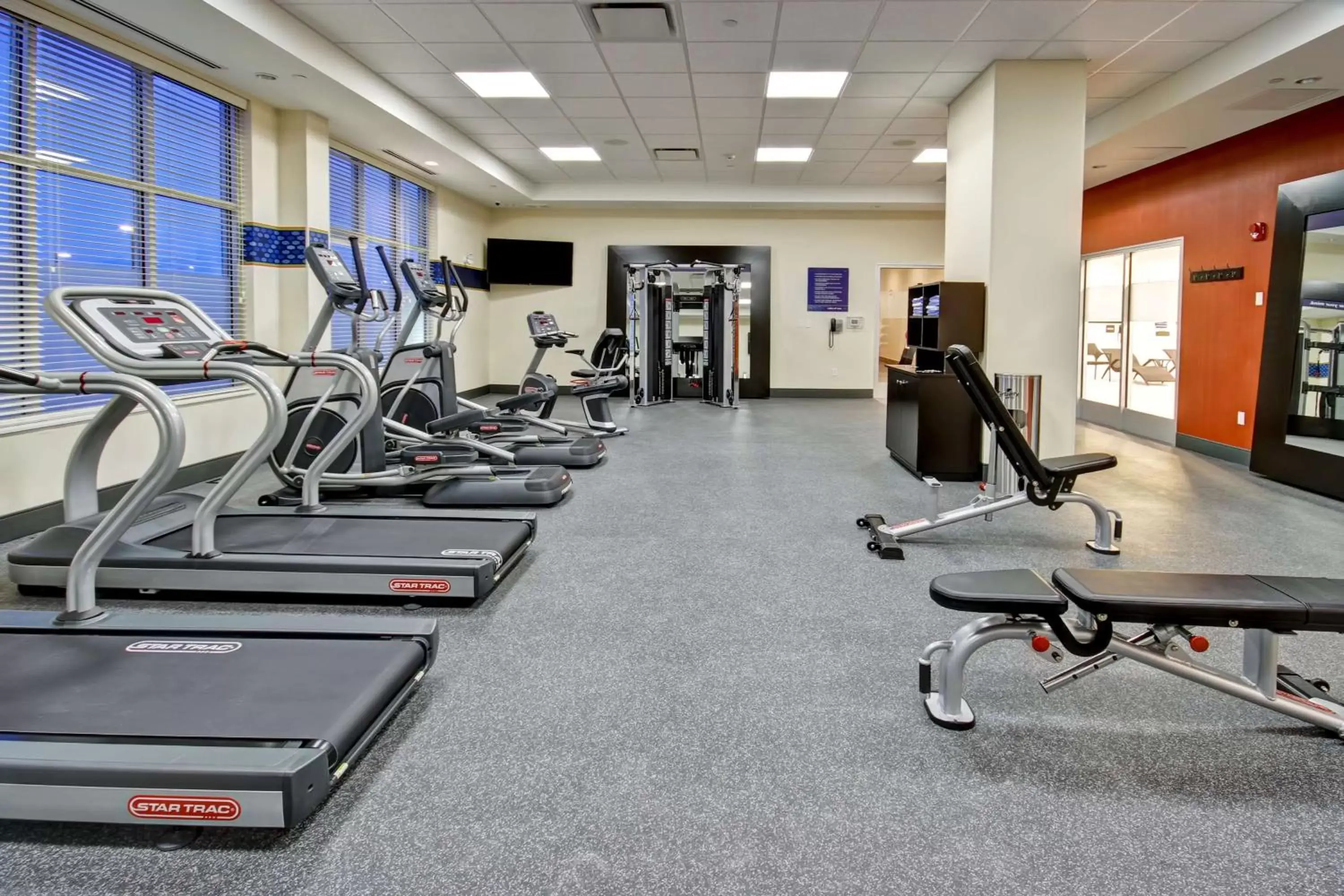 Fitness centre/facilities, Fitness Center/Facilities in Hampton Inn & Suites - Medicine Hat