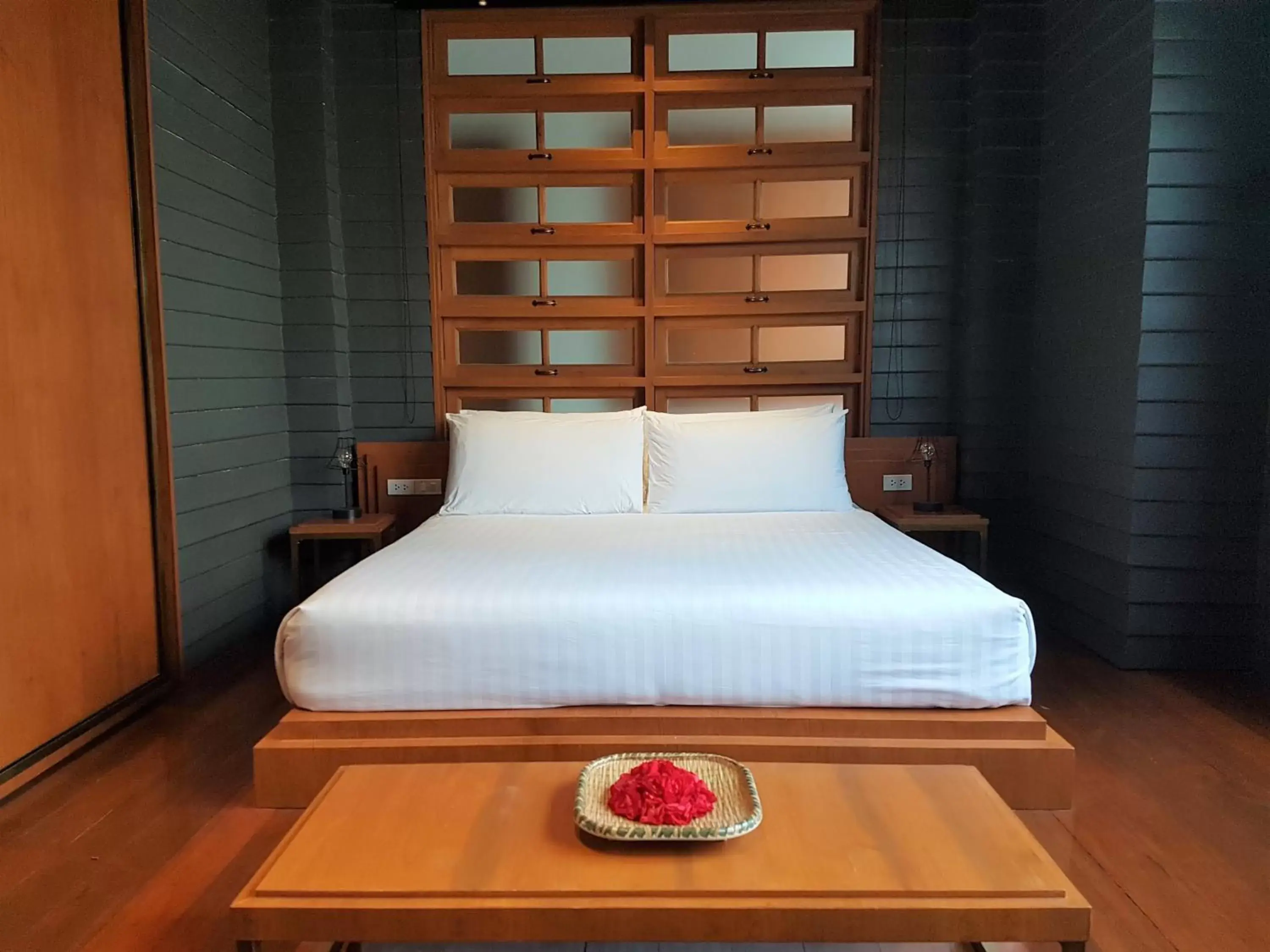 Bed in Vali Villa Bangkok