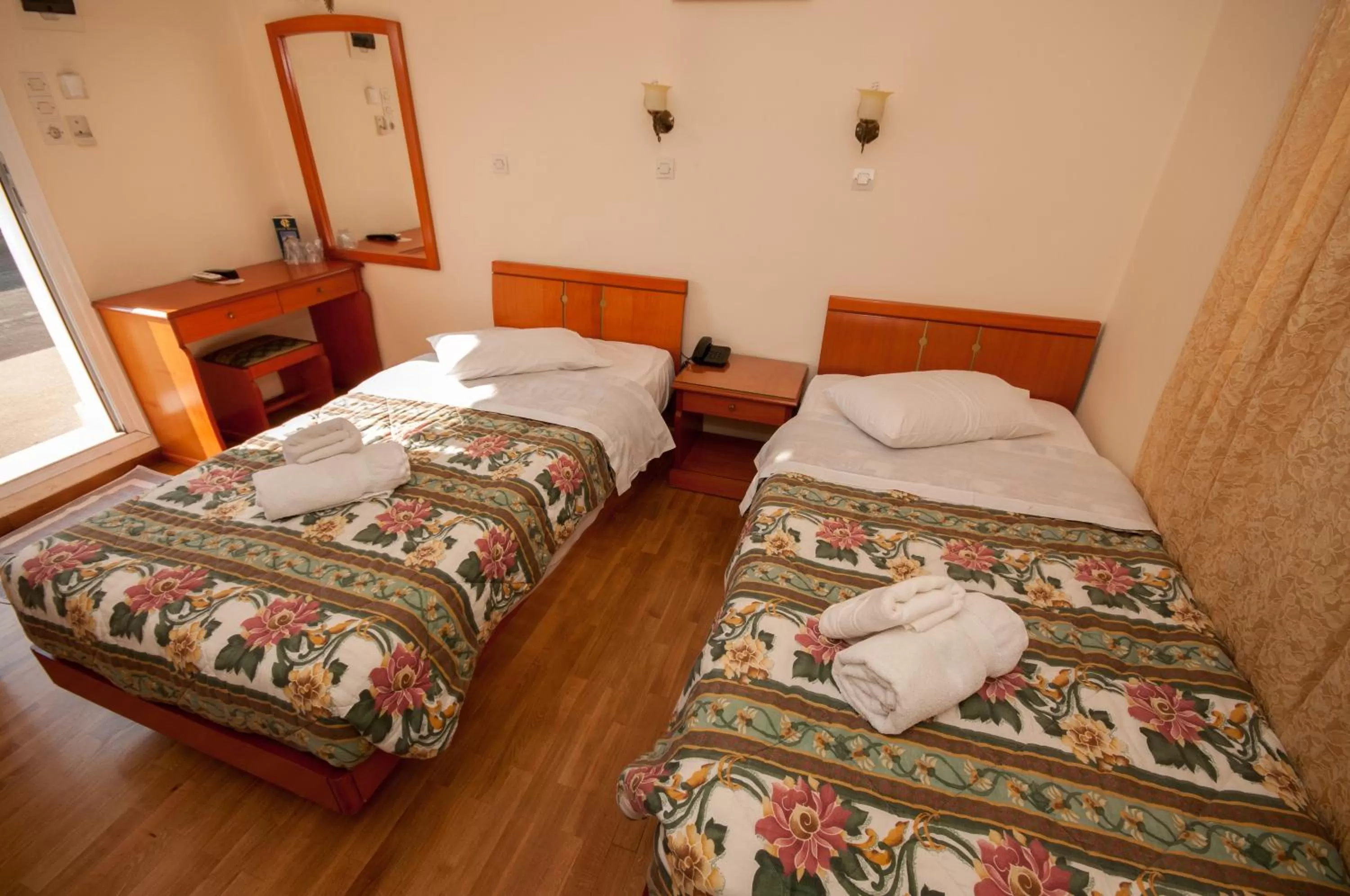 Landmark view, Bed in Cecil Hotel