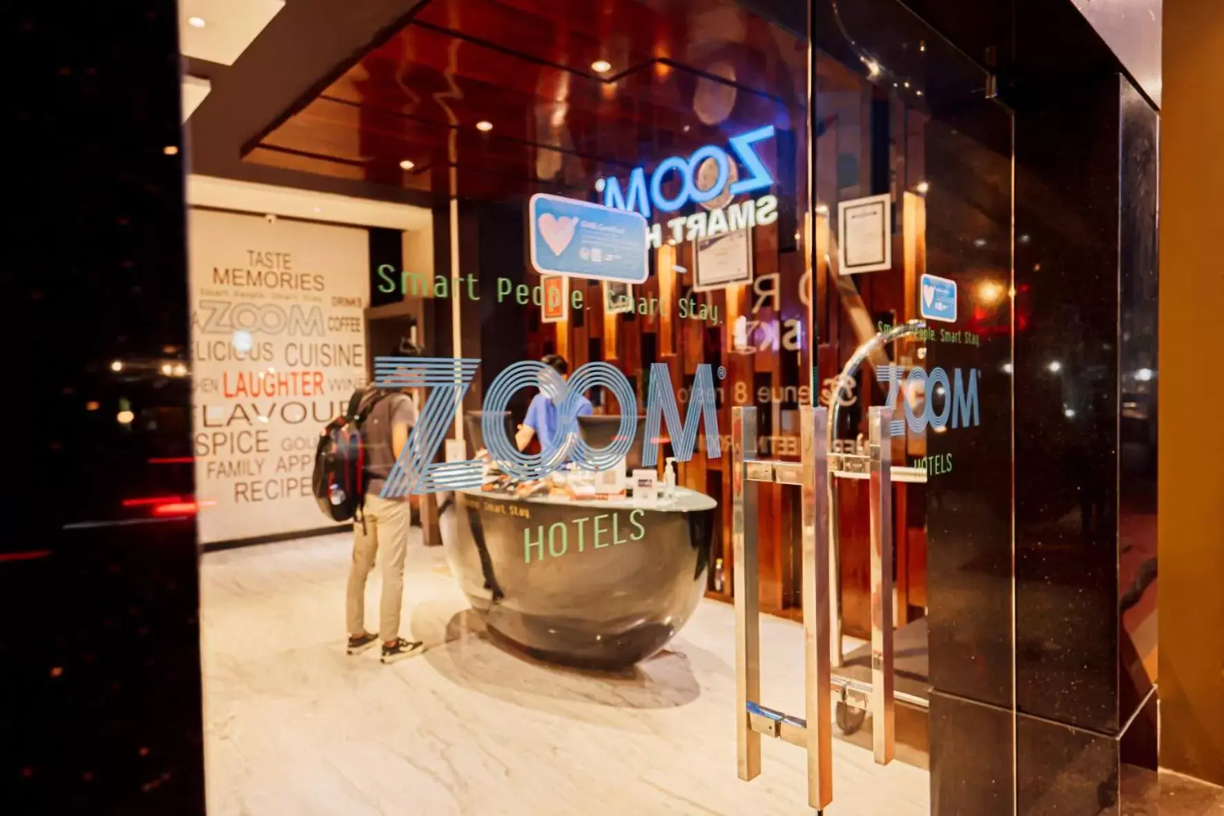 Living room in Zoom Hotel Mulawarman Living room in Zoom Hotel Mulawarman