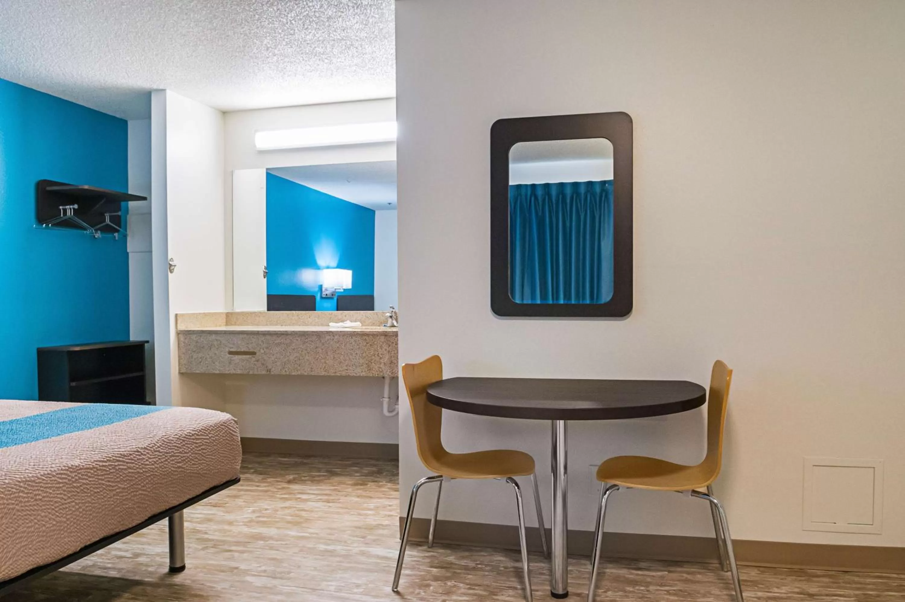 Photo of the whole room, Bed in Motel 6-Bay Saint Louis, MS