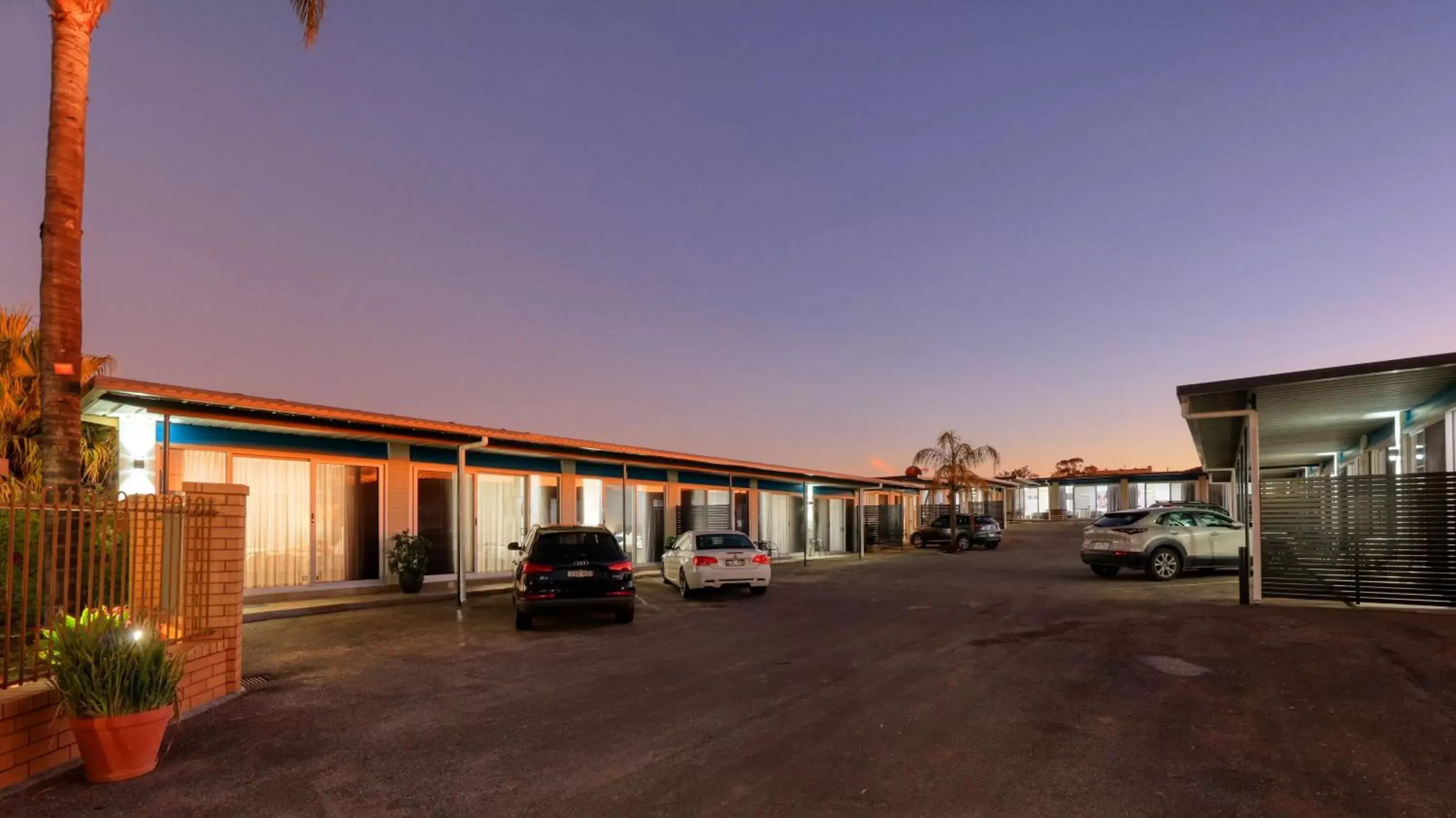 Property Building in Hilltop Motel