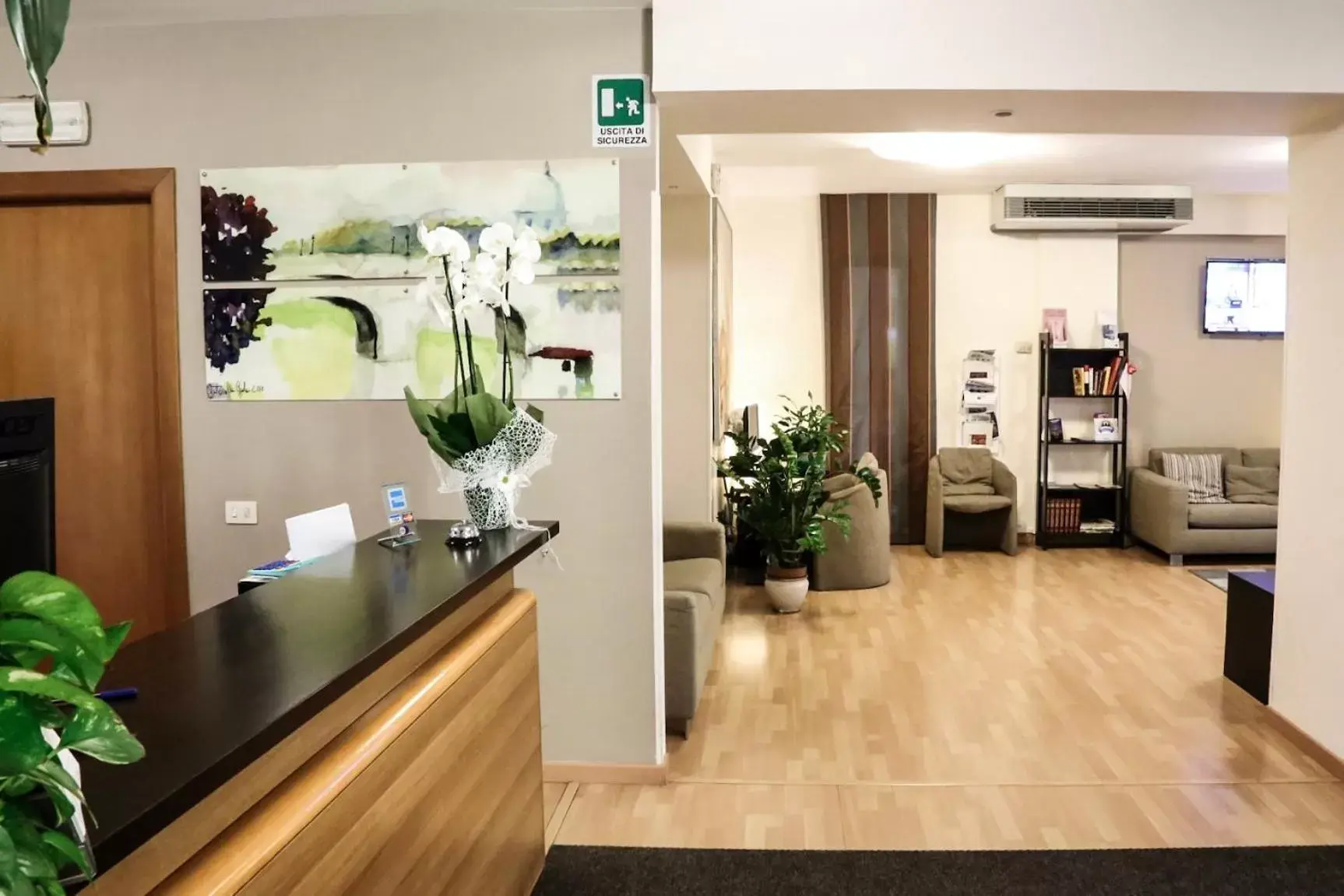 Communal lounge/ TV room, Lobby/Reception in Hotel Sisto V