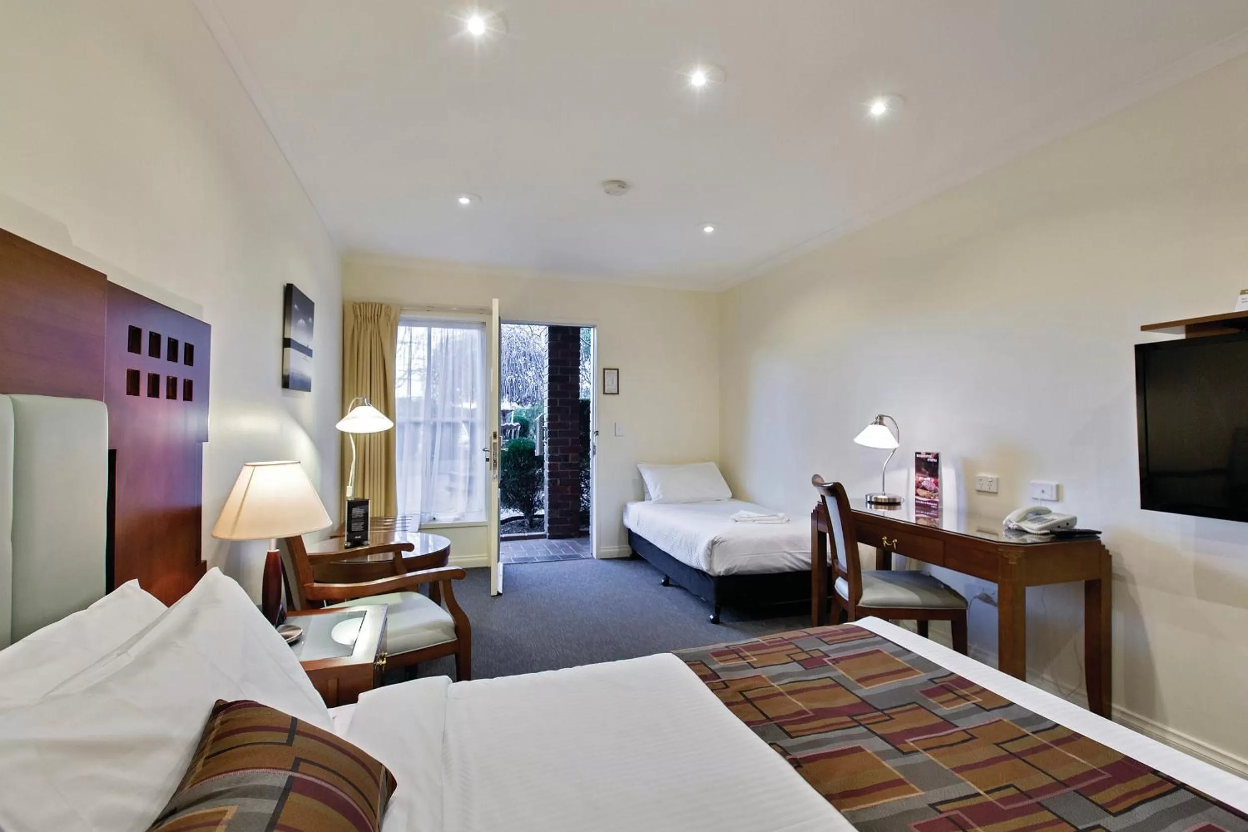 Bed in Best Western Plus Buckingham International