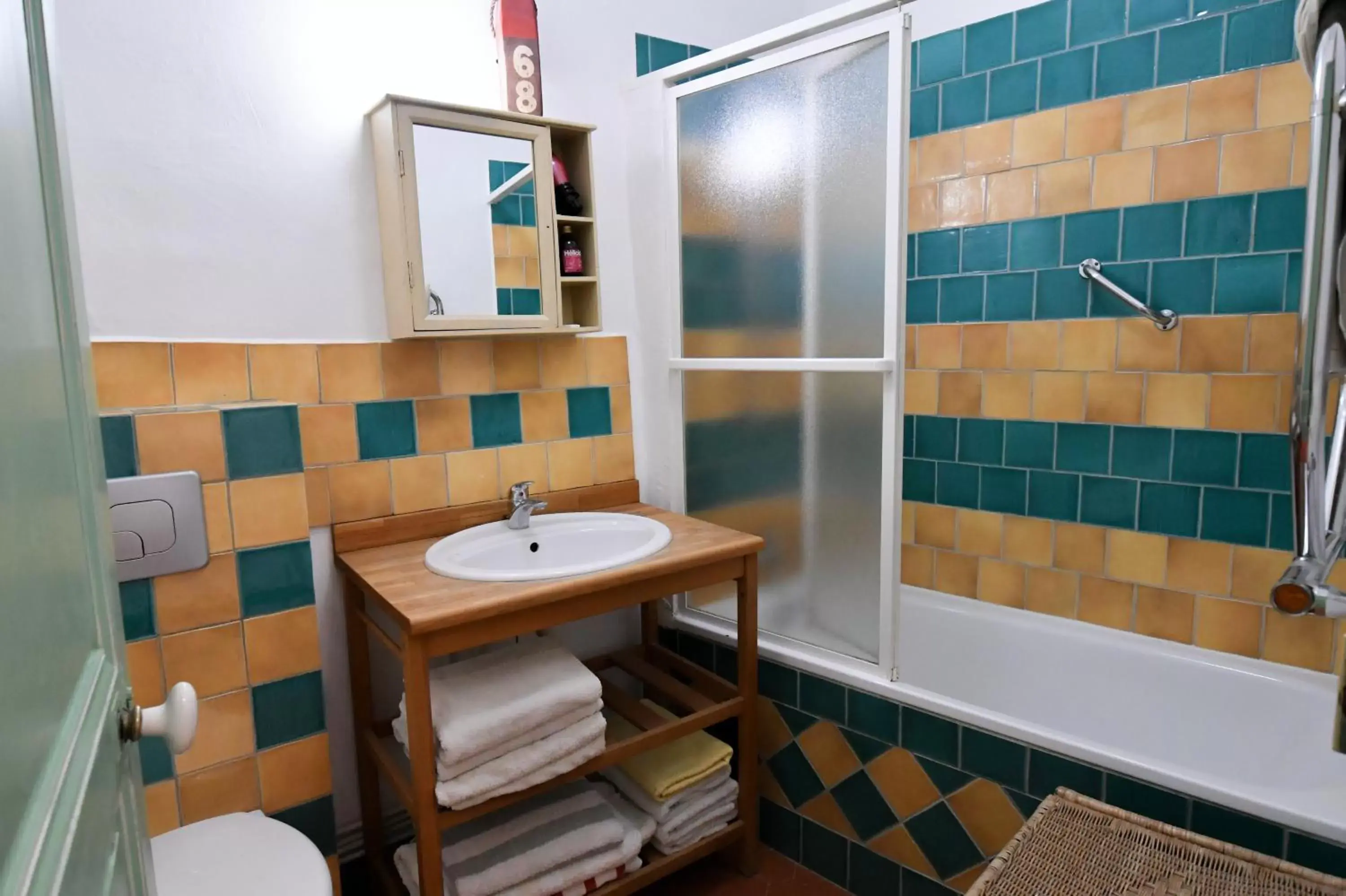 Bathroom in La Cachette du Comte