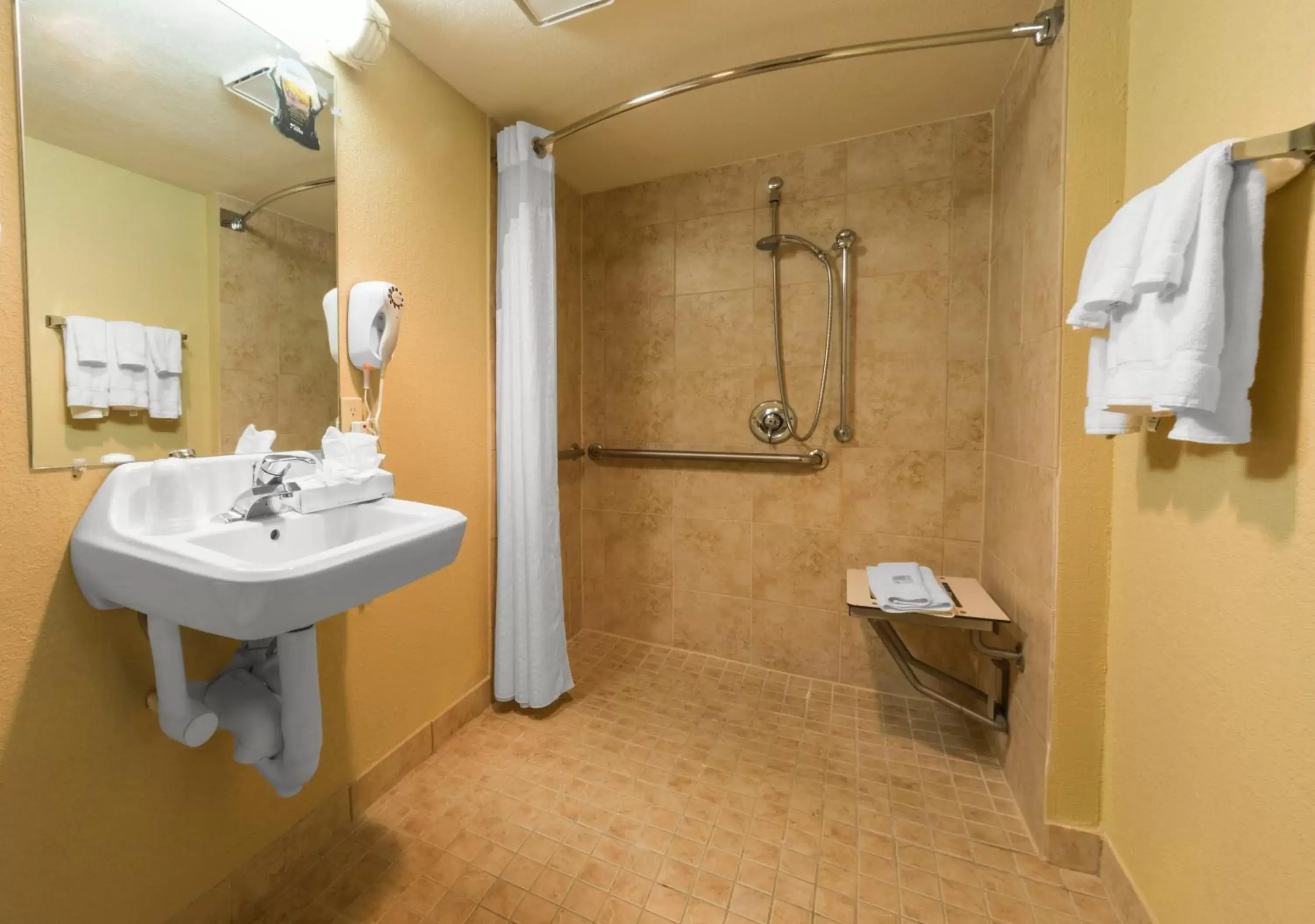 Photo of the whole room, Bathroom in Holiday Inn & Suites Orlando SW - Celebration Area, an IHG Hotel
