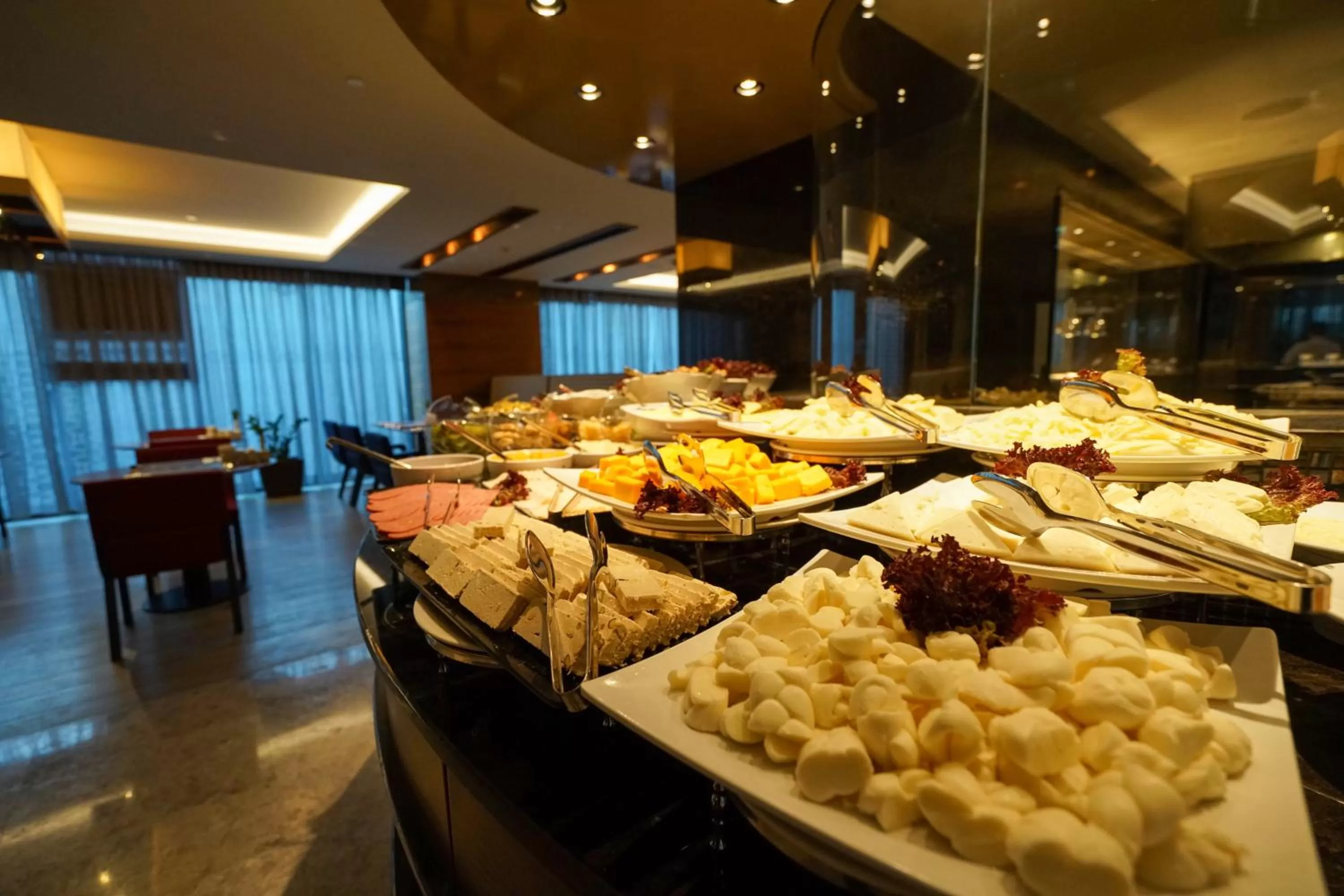 Restaurant/places to eat in Golden Tulip Istanbul Bayrampasa