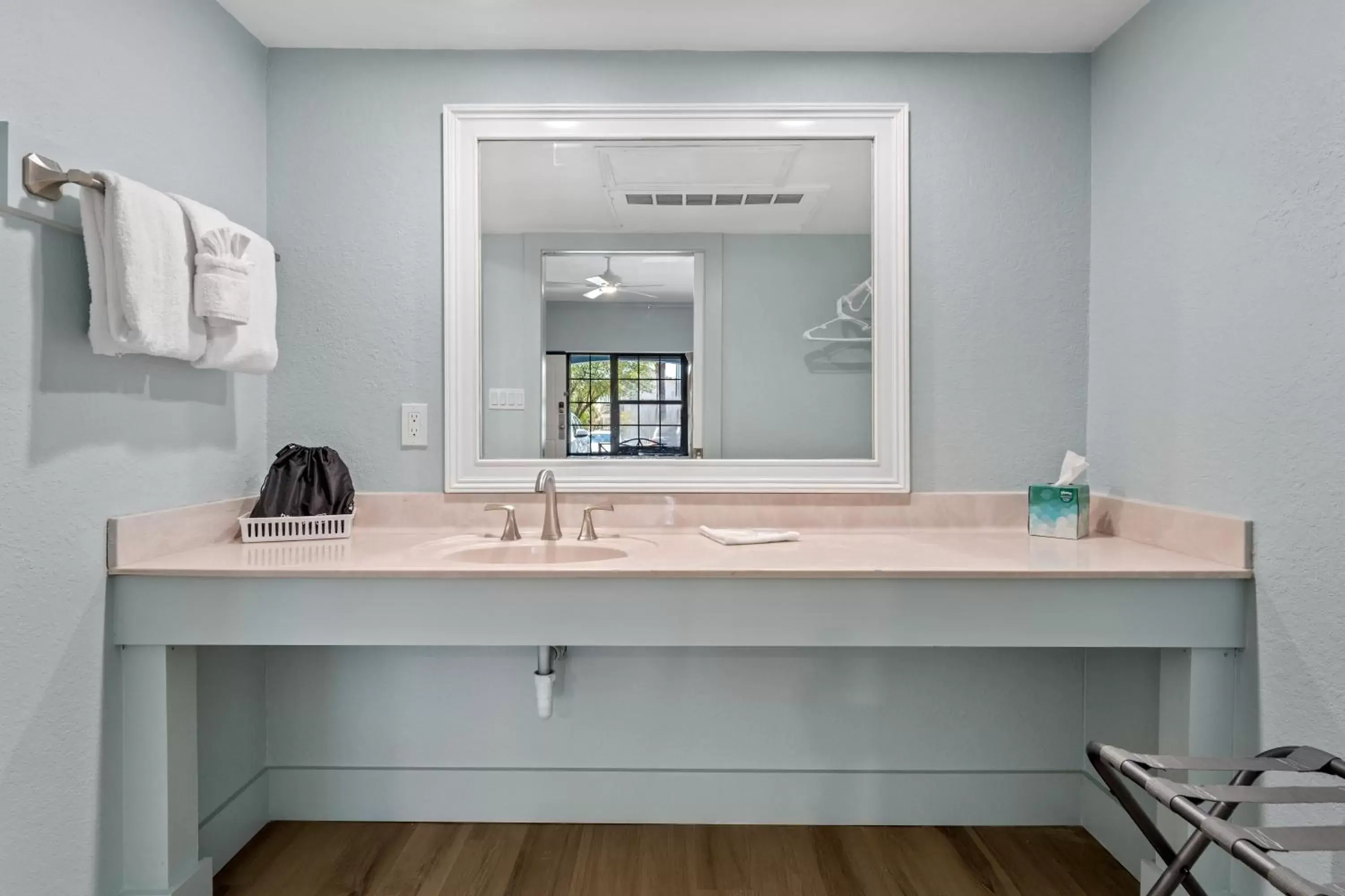 Bathroom in Beachside Inn