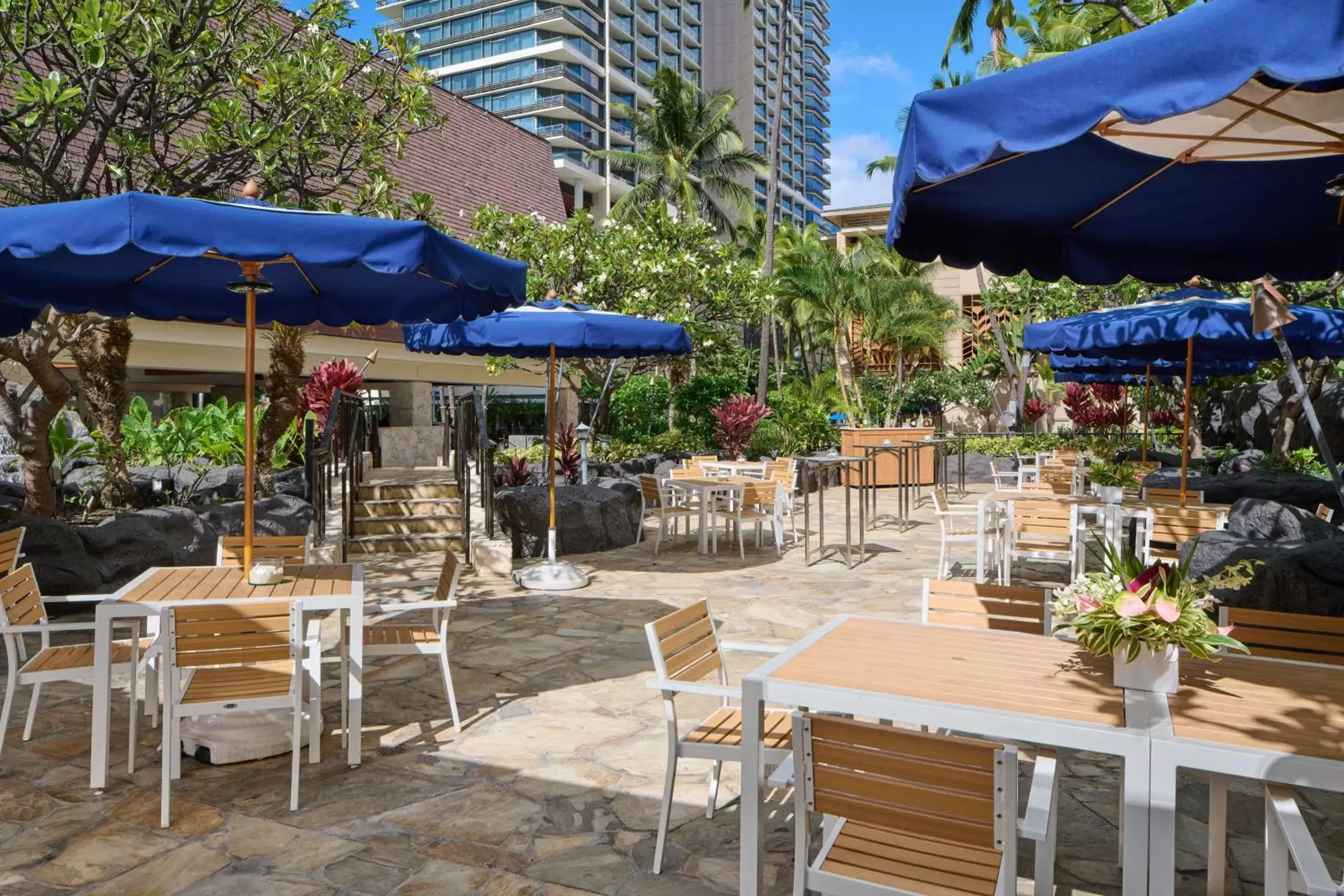 Dining area, Restaurant/Places to Eat in OUTRIGGER Reef Waikiki Beach Resort