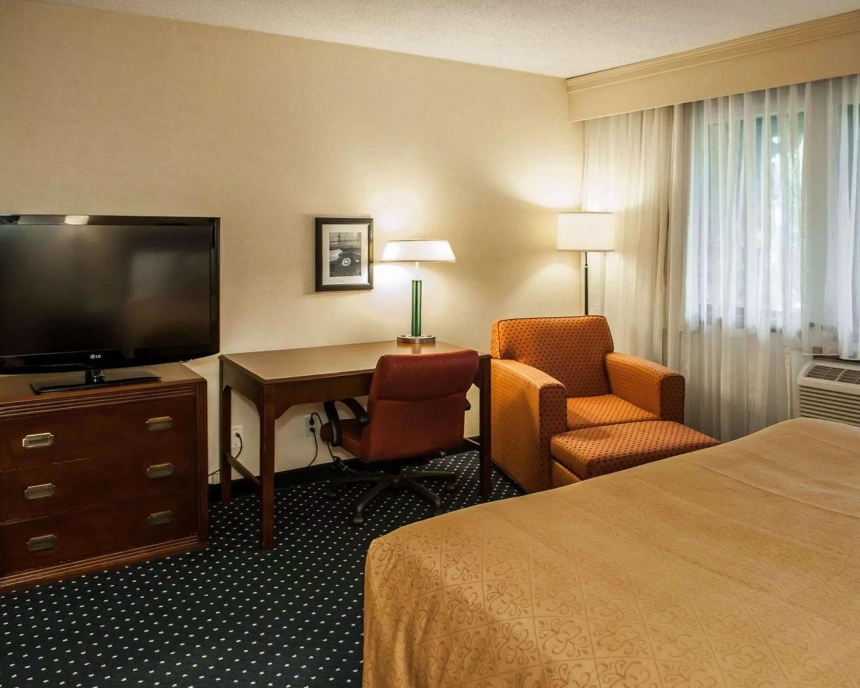 Photo of the whole room, TV/Entertainment Center in Quality Inn & Suites Goshen