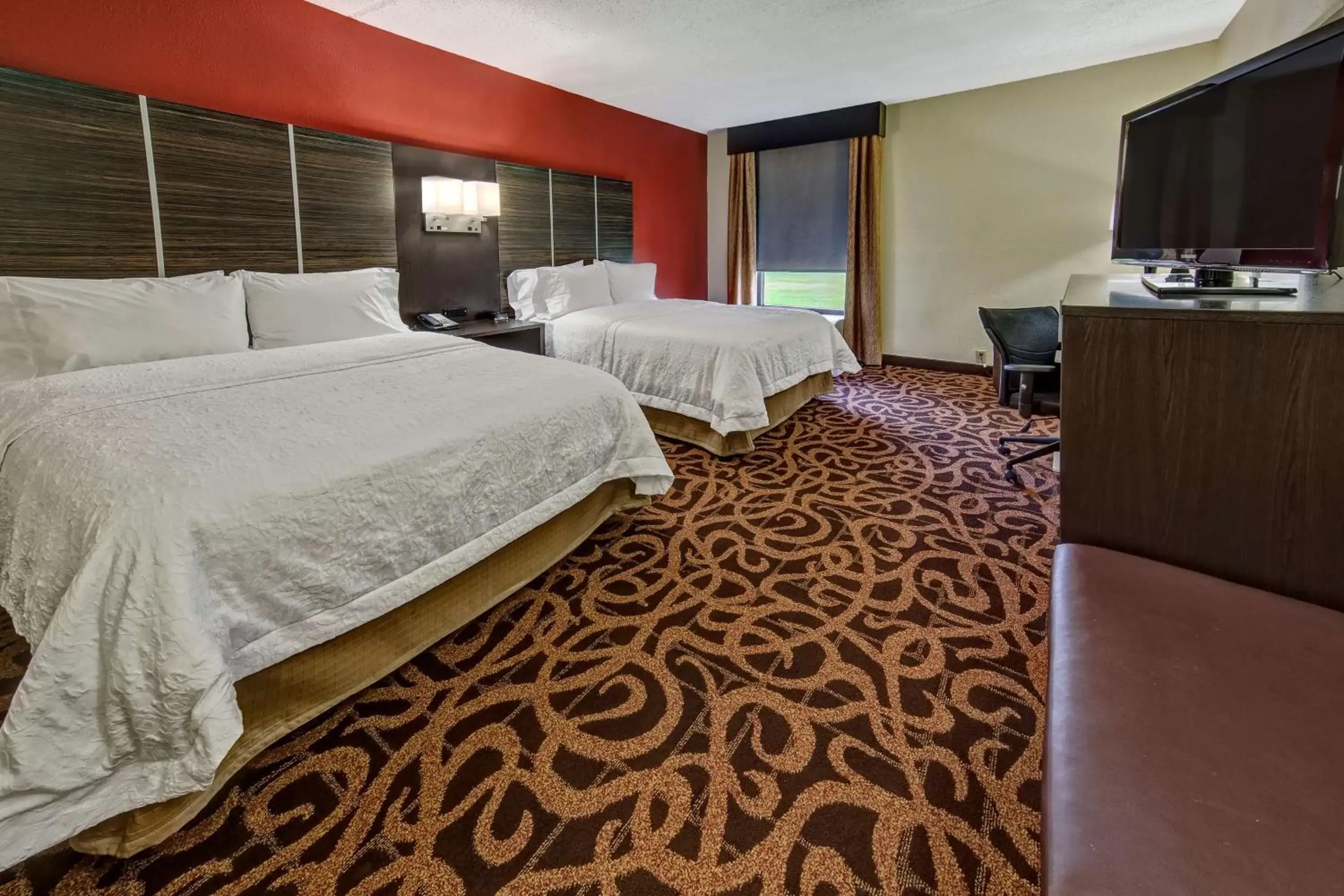 Bedroom, Bed in Hampton Inn Houston Baytown