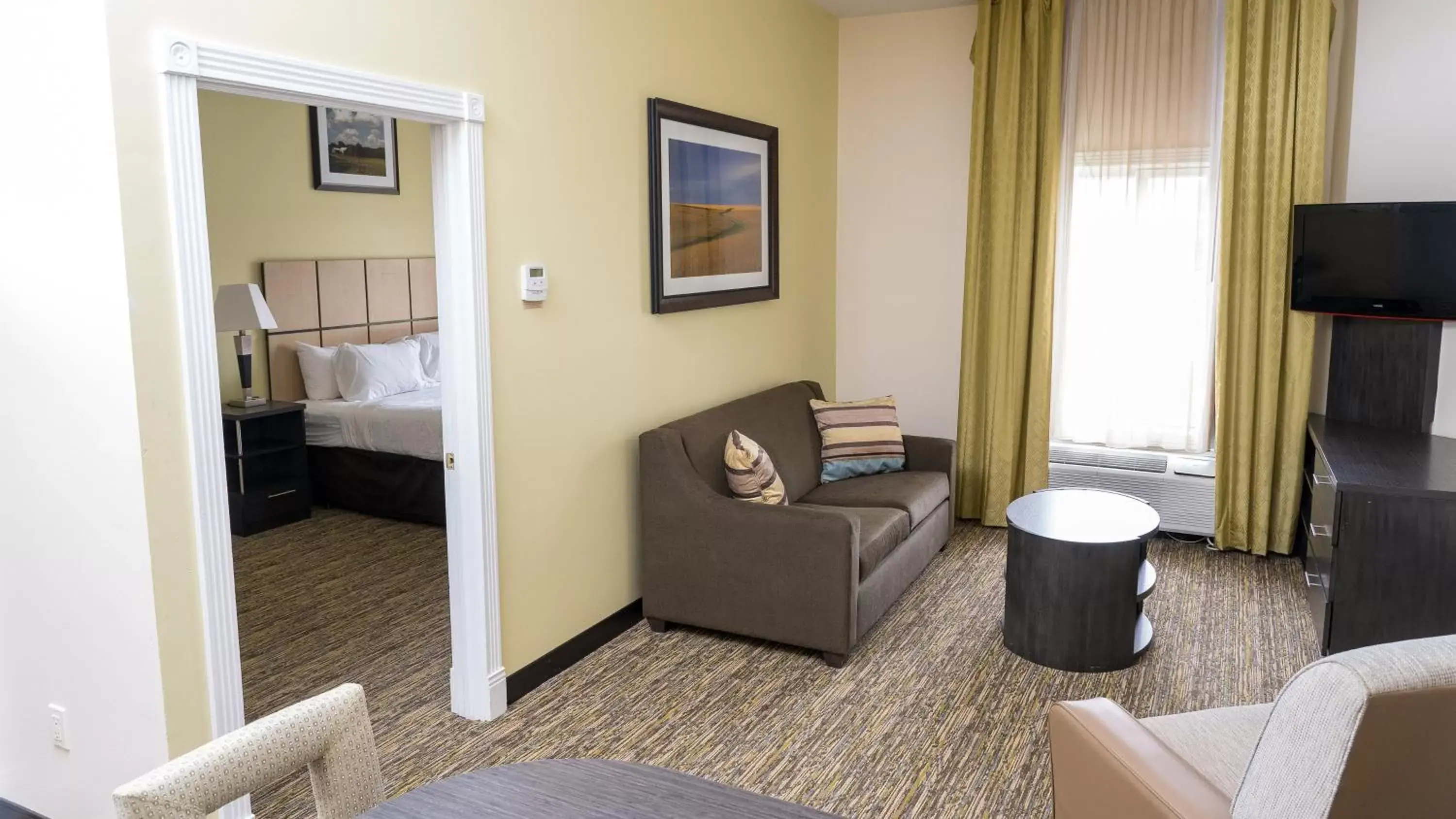 Photo of the whole room, Seating Area in Candlewood Suites Saint Joseph - Benton Harbor, an IHG Hotel