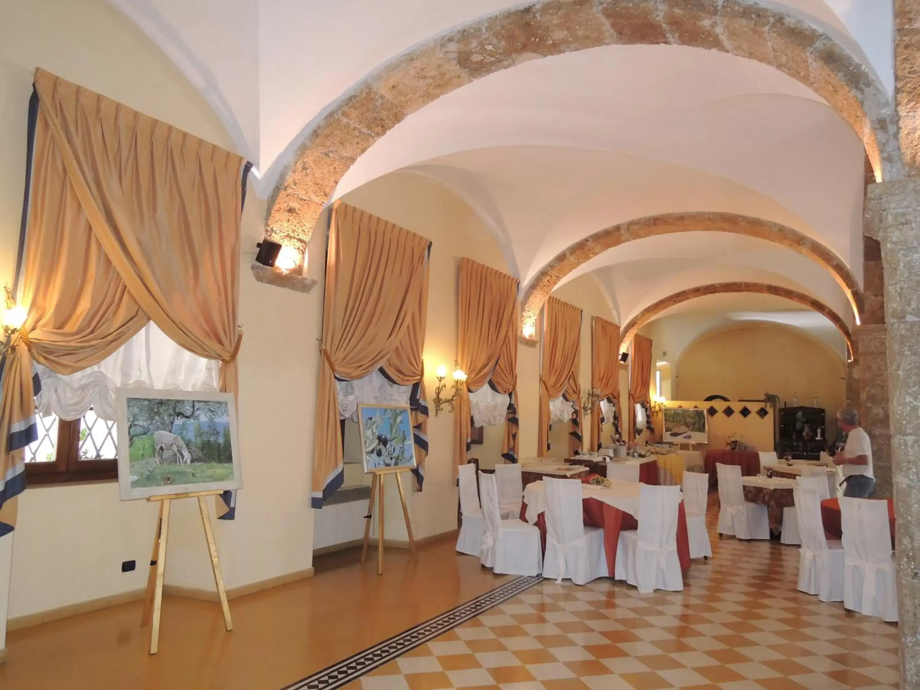 Restaurant/places to eat, Banquet Facilities in Hotel Il Cavalier D'Arpino