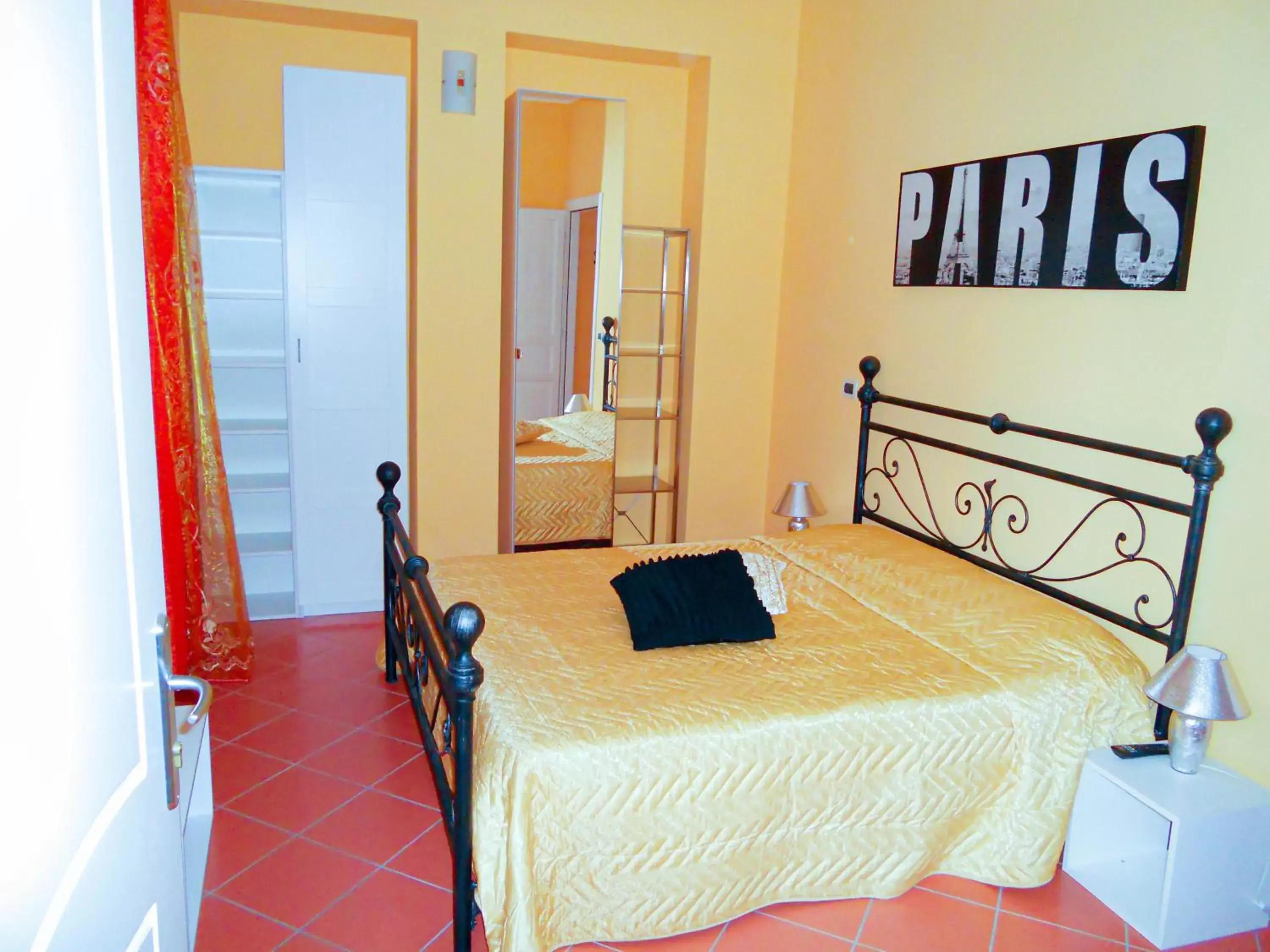 "B&B Sans égal", con CAMERE PRIVATE e APPARTAMENTI al PIANO TERRA a Biella "B&B Sans égal", con CAMERE PRIVATE e APPARTAMENTI al PIANO TERRA a Biella
