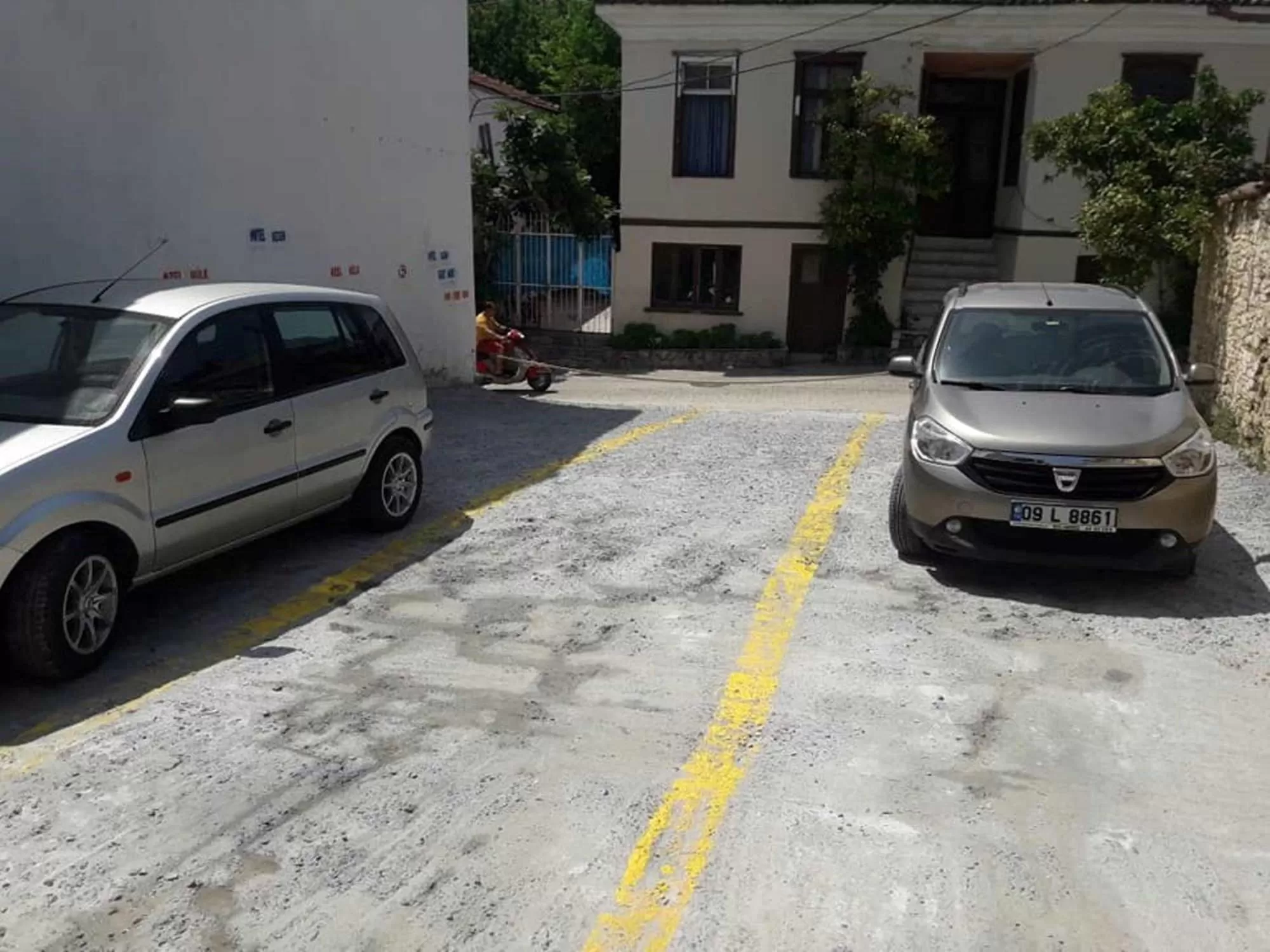 Parking in Kusadasi Sezgins Boutique Rooms