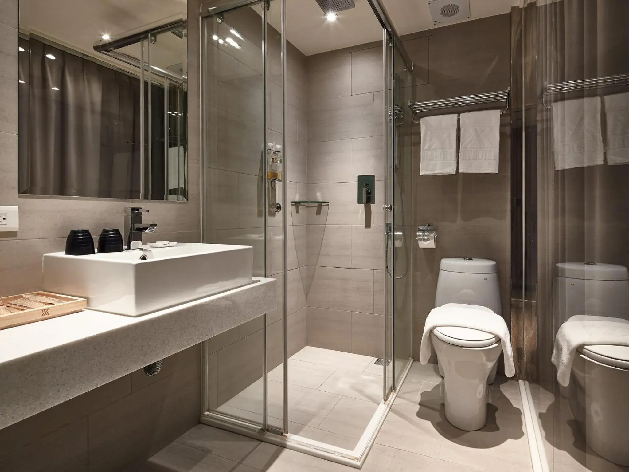 Shower, Bathroom in Via Hotel Loft