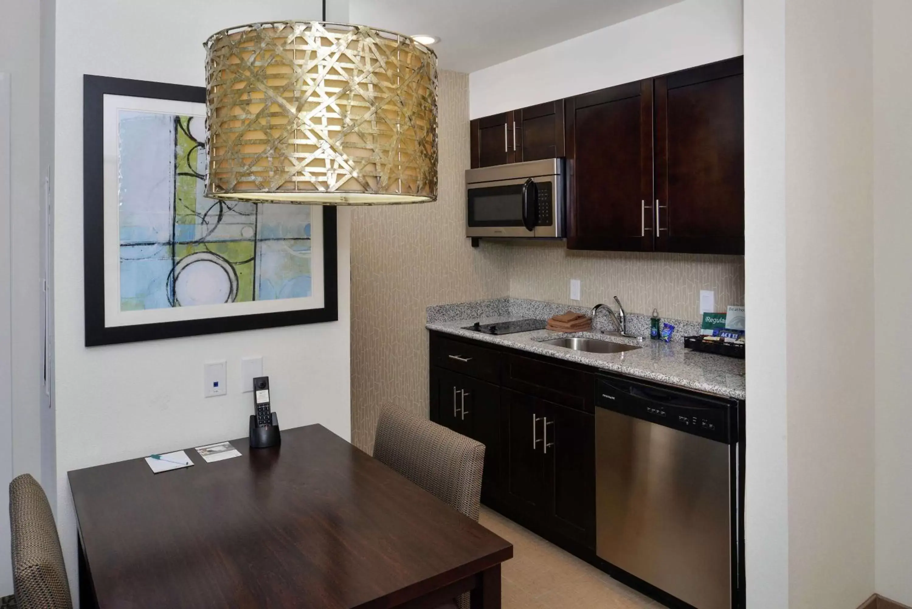 Living room, Kitchen/Kitchenette in Homewood Suites by Hilton Columbia/Laurel