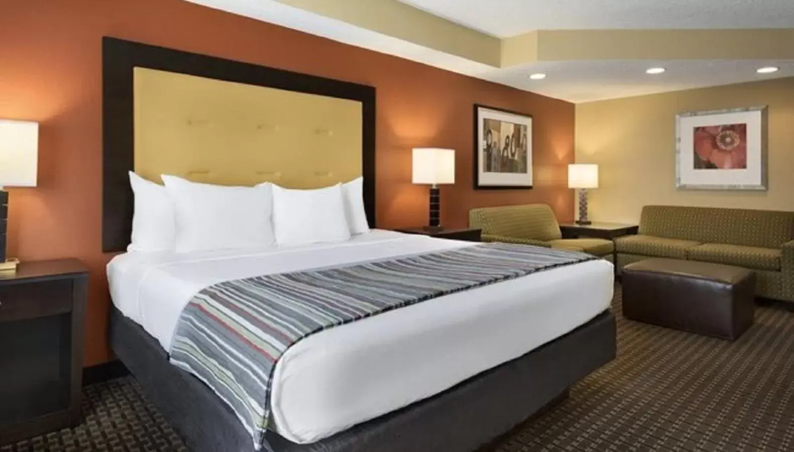 Bedroom, Bed in Country Inn & Suites by Radisson, Evansville, IN