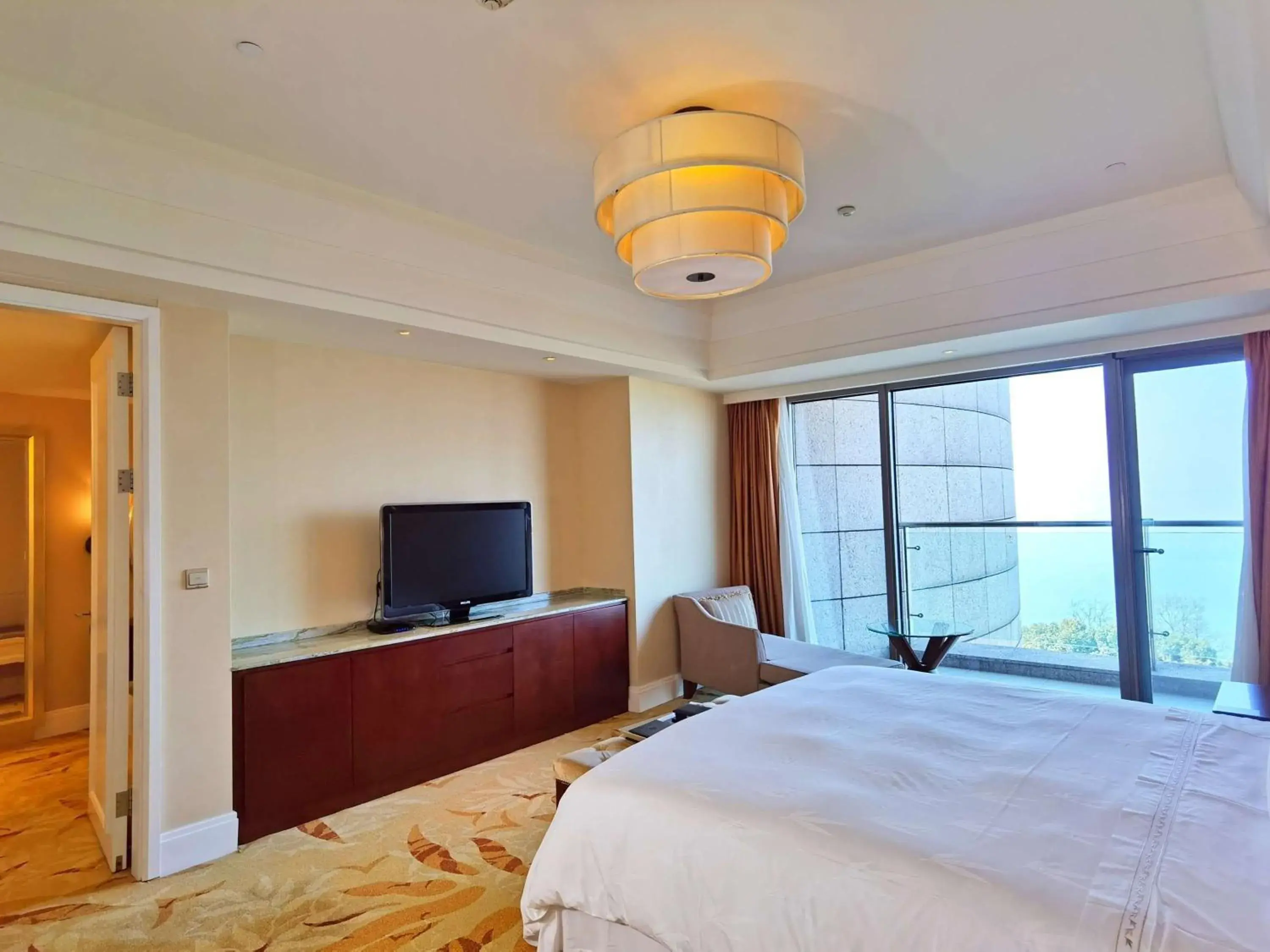 Photo of the whole room, TV/Entertainment Center in Fairmont Yangcheng Lake Kunshan