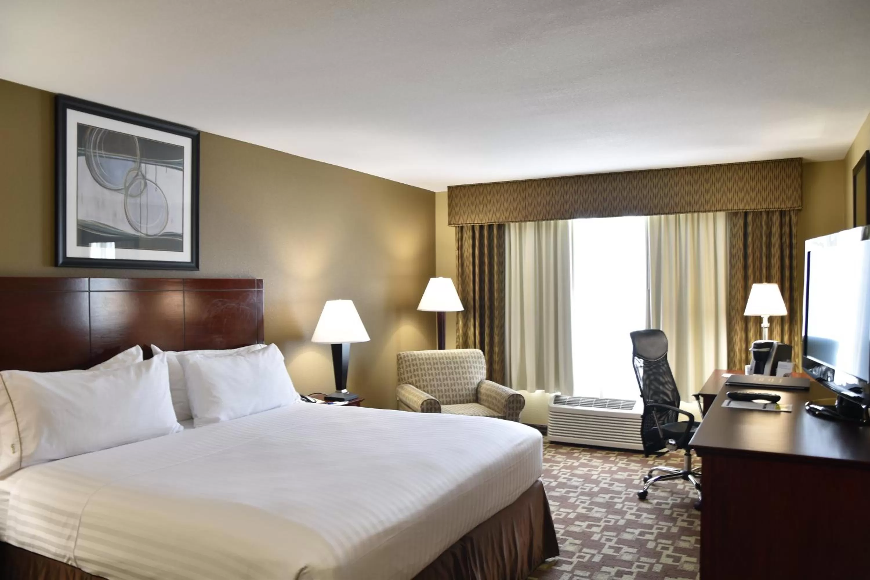 King Room - Mobility Access/Roll in Shower - Non-Smoking in Holiday Inn Express Hotel & Suites St. Charles by IHG