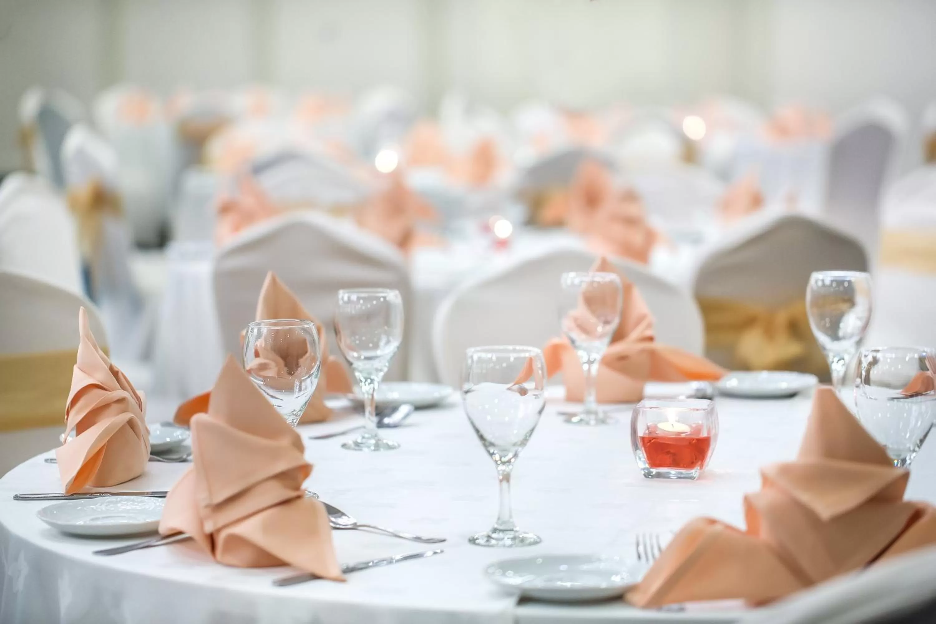 Banquet/Function facilities in Sunday Hotel Holiday international Dubai