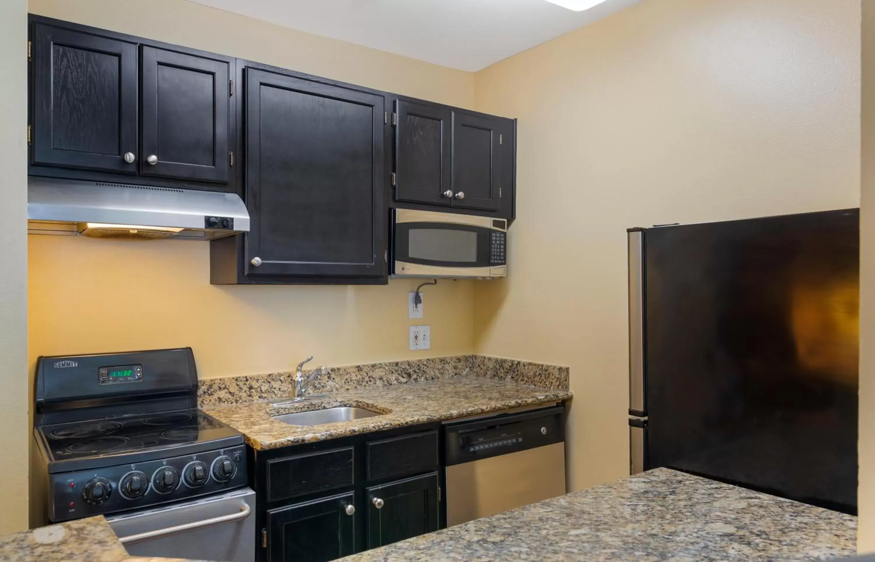 Kitchen or kitchenette, Kitchen/Kitchenette in Extended Stay America Suites - Atlanta - Norcross