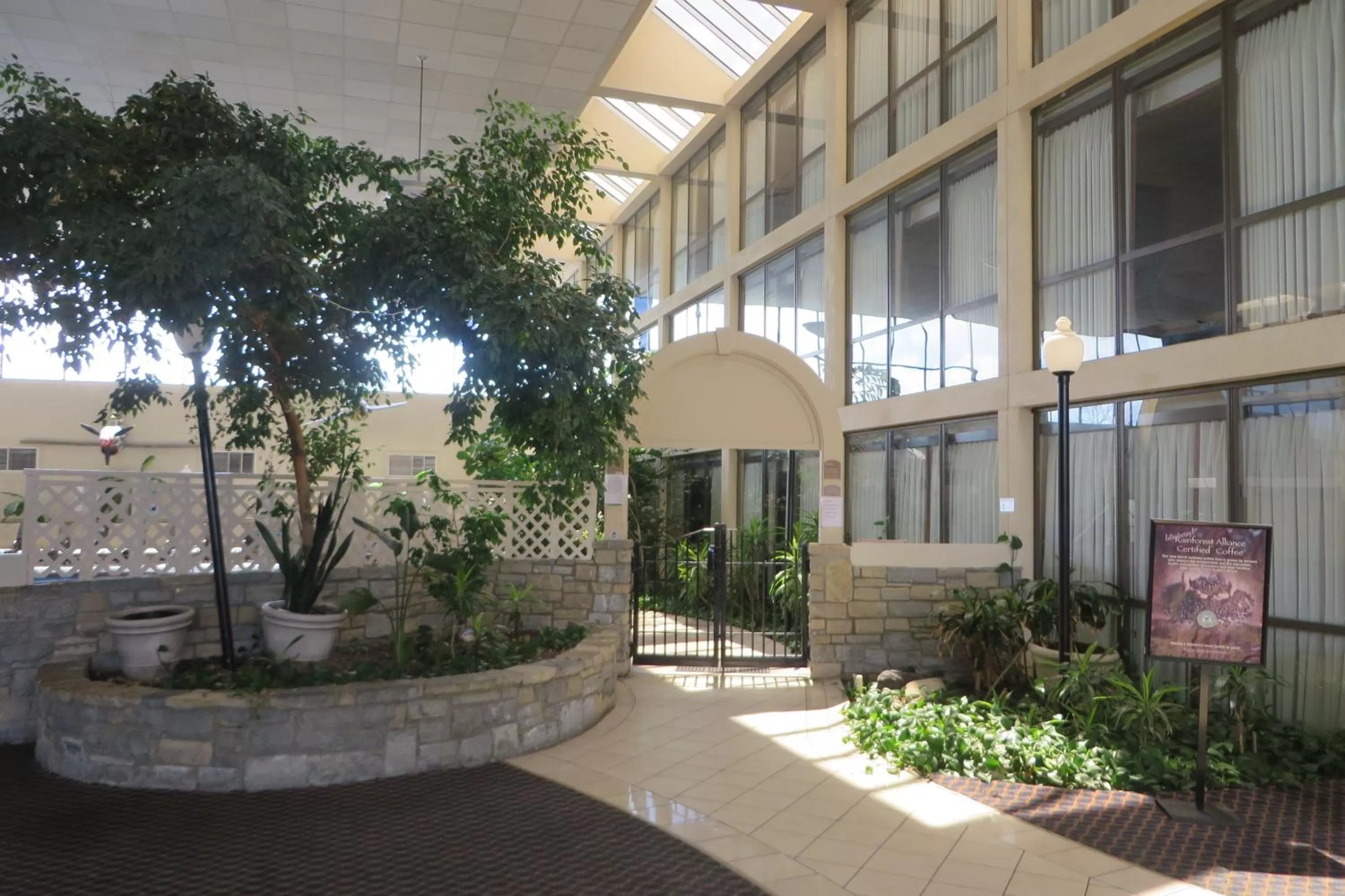 Lobby or reception in Days Inn by Wyndham Columbus Airport
