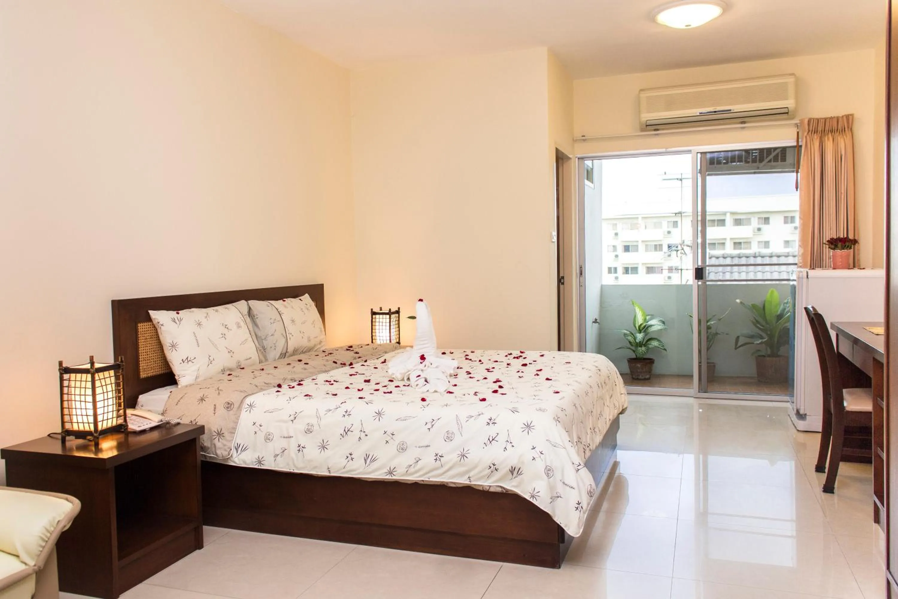 Bedroom, Bed in K.V.Mansion