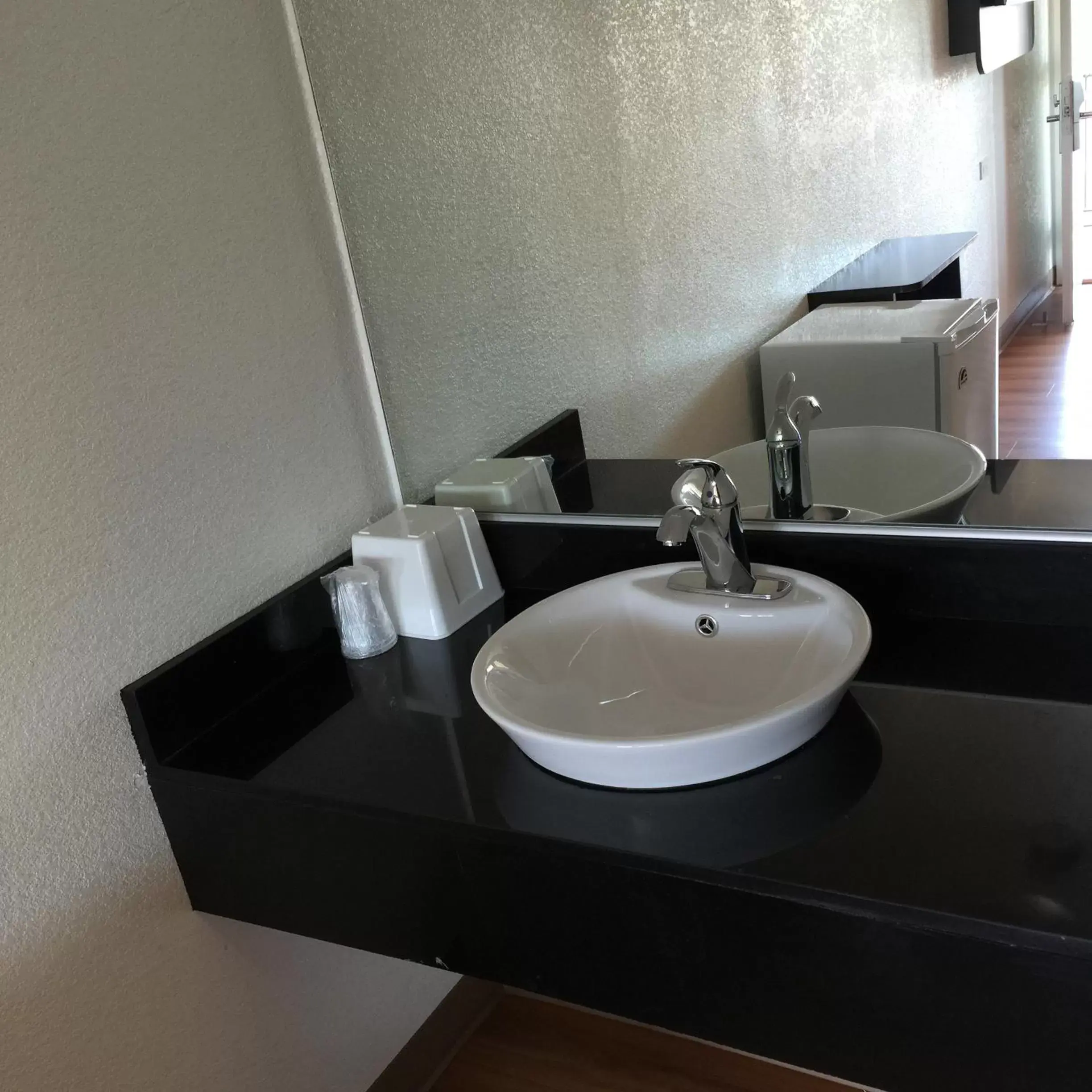 Bathroom in Motel 6 Bakersfield, CA - Central