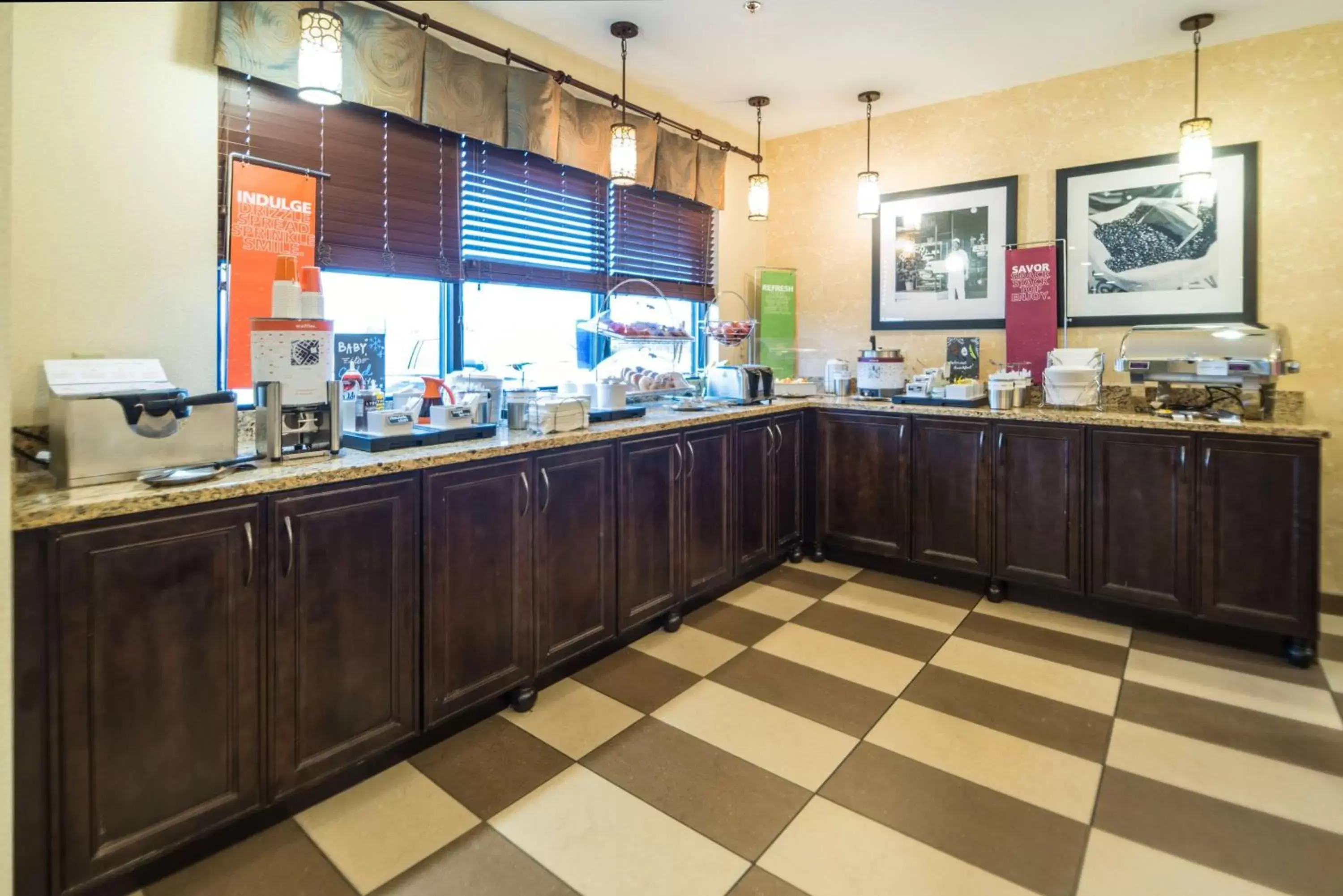 Dining area, Restaurant/Places to Eat in Hampton Inn Tiffin