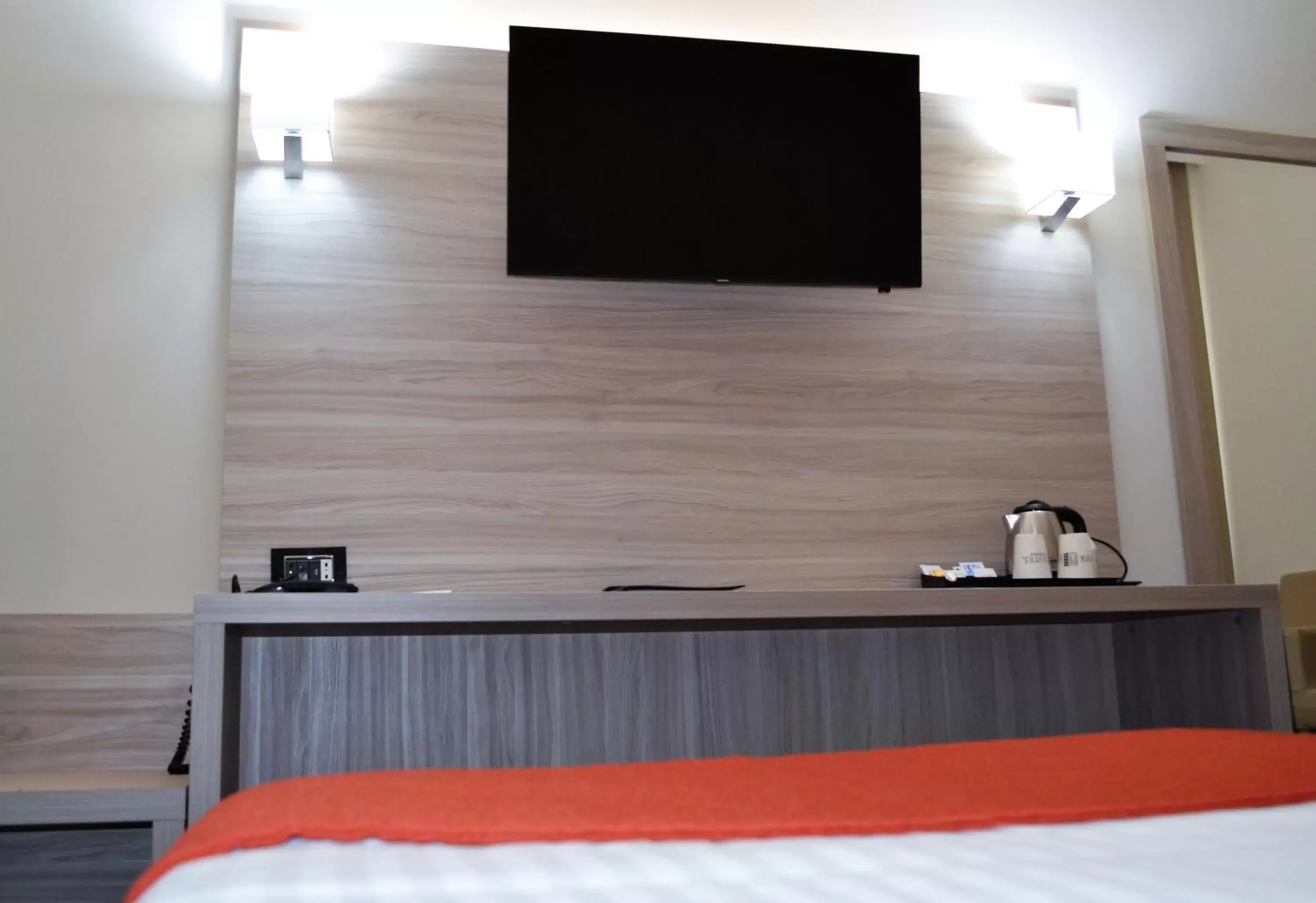 TV and multimedia, TV/Entertainment Center in Best Western Park Hotel