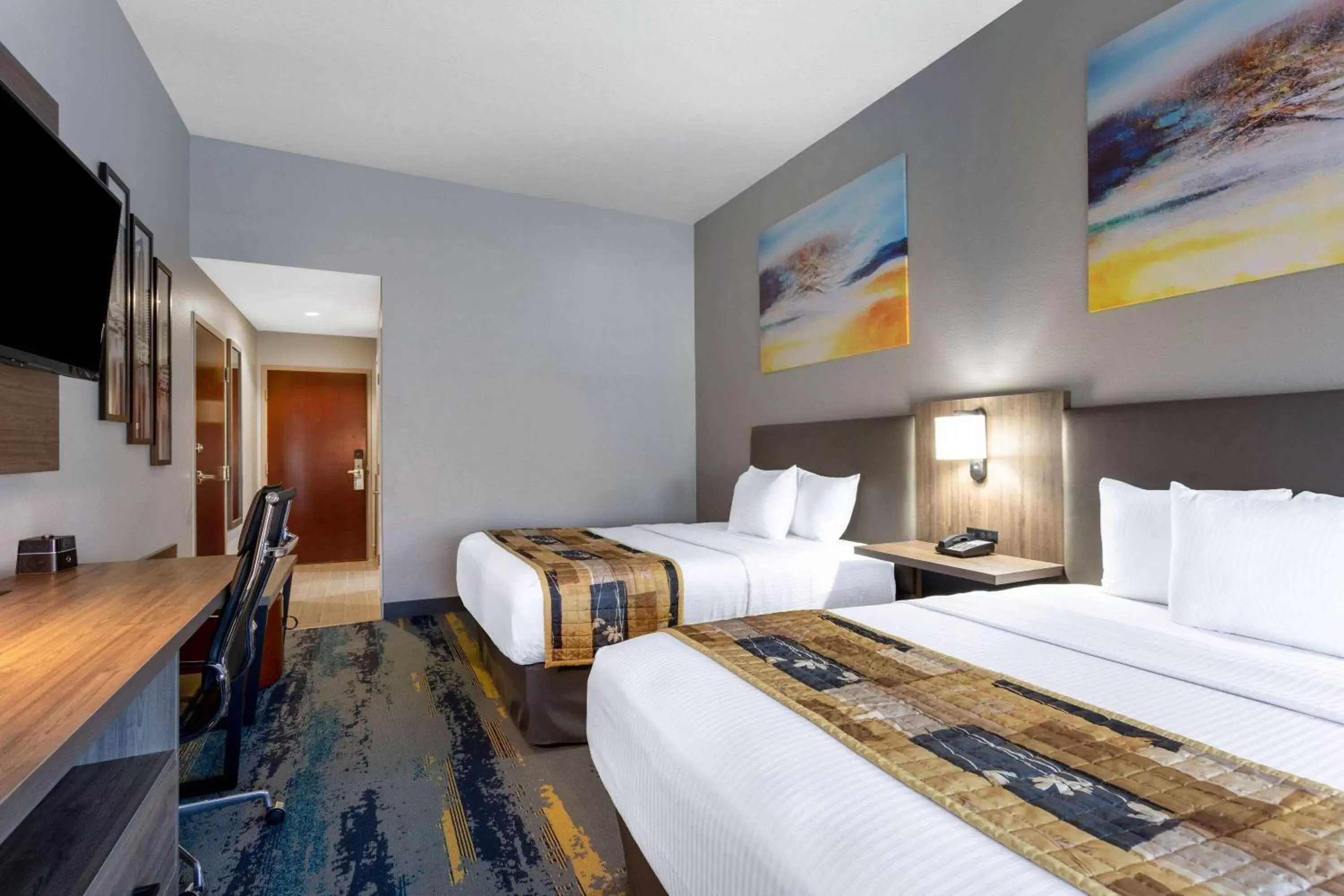 Photo of the whole room, Bed in La Quinta by Wyndham Tampa Central