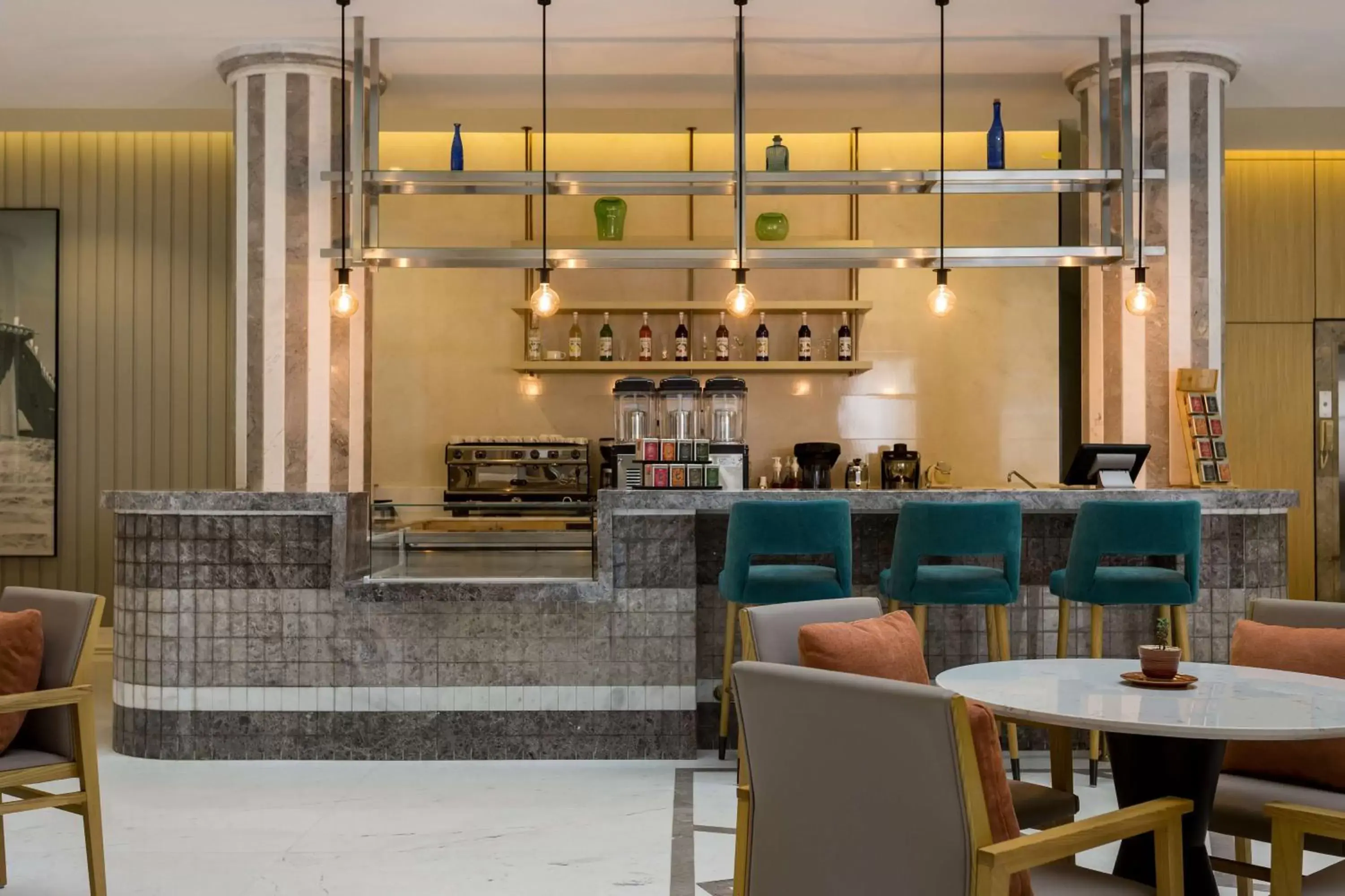 Lounge or bar, Restaurant/Places to Eat in Radisson Hotel Riyadh Airport