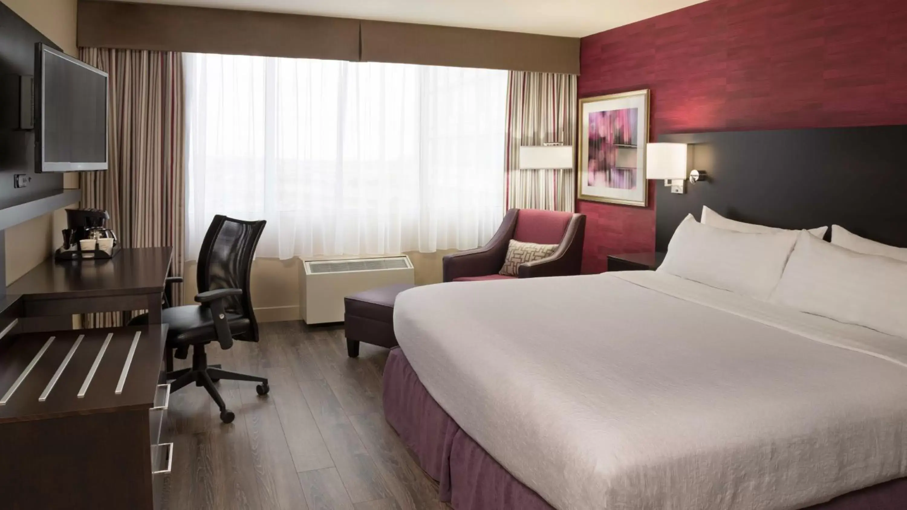 Bedroom, Bed in Holiday Inn Toronto International Airport, an IHG Hotel