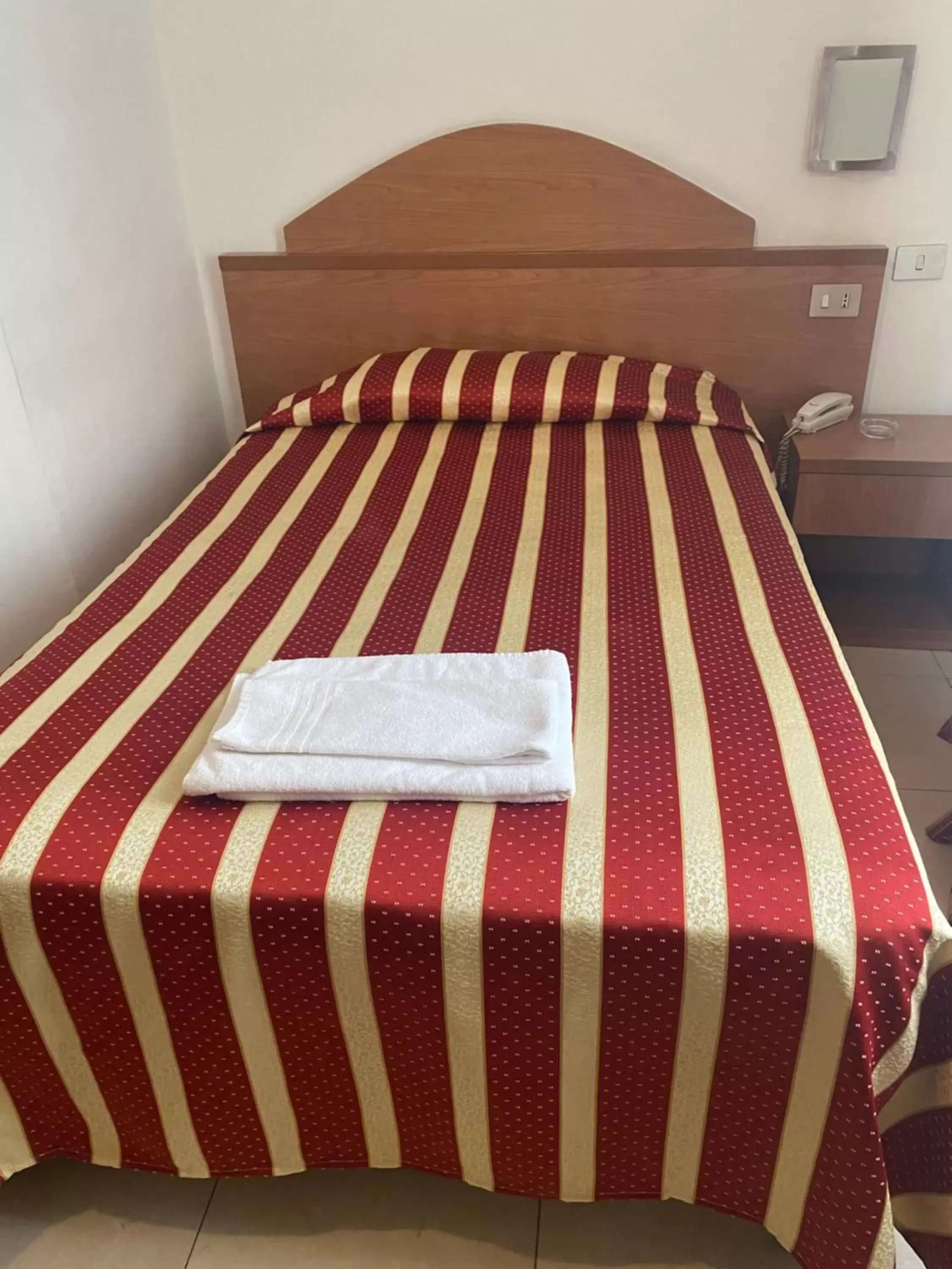 Bed in Taverna Dantesca