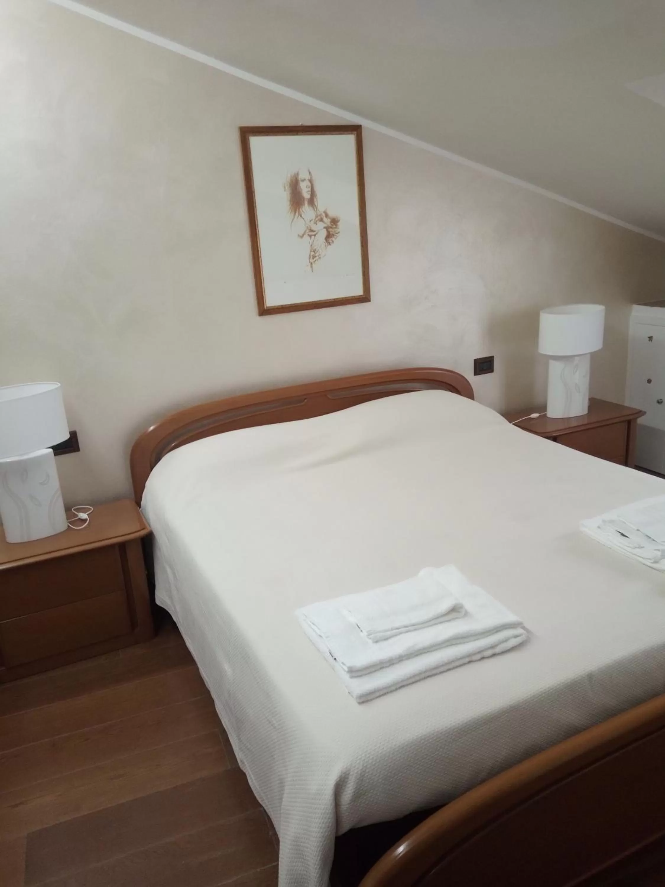 Bedroom, Bed in Residence Tucci